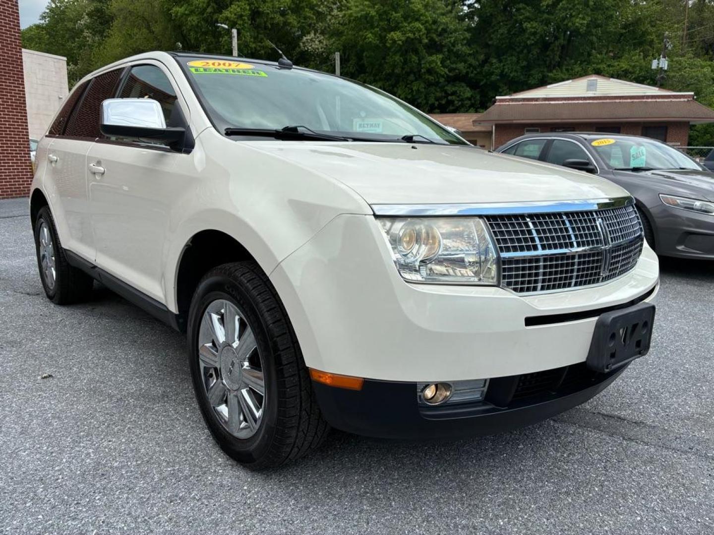 2007 WHITE LINCOLN MKX (2LMDU88C77B) with an 3.5L engine, Automatic transmission, located at 117 North Cameron Street, Harrisburg, PA, 17101, (717) 963-8962, 40.266762, -76.875259 - WE FINANCE!!! MOST vehicles are available for financing. Good Credit/ Challenged Credit/ No Credit - ALL Trade-Ins Welcomed!!! APPLY ONLINE or CALL us TODAY Please call us to discuss your cash and/or financing options. Thanks for checking our inventory! We're here to help. - Photo#6