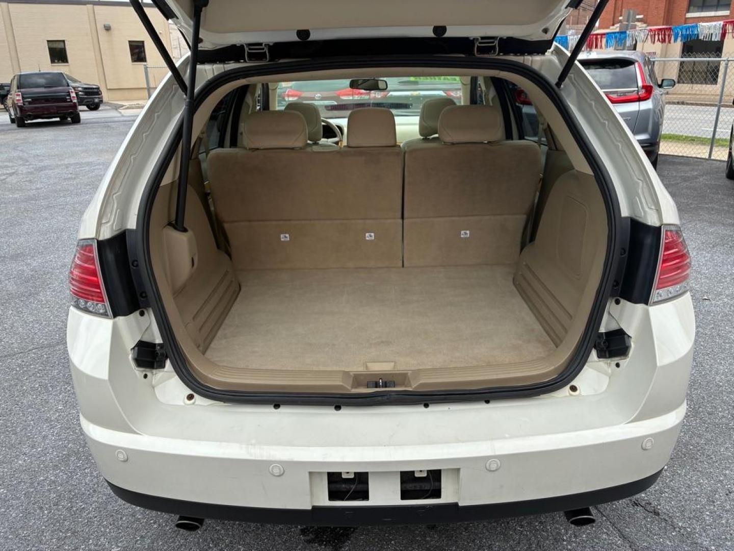 2007 WHITE LINCOLN MKX (2LMDU88C77B) with an 3.5L engine, Automatic transmission, located at 117 North Cameron Street, Harrisburg, PA, 17101, (717) 963-8962, 40.266762, -76.875259 - WE FINANCE!!! MOST vehicles are available for financing. Good Credit/ Challenged Credit/ No Credit - ALL Trade-Ins Welcomed!!! APPLY ONLINE or CALL us TODAY Please call us to discuss your cash and/or financing options. Thanks for checking our inventory! We're here to help. - Photo#10