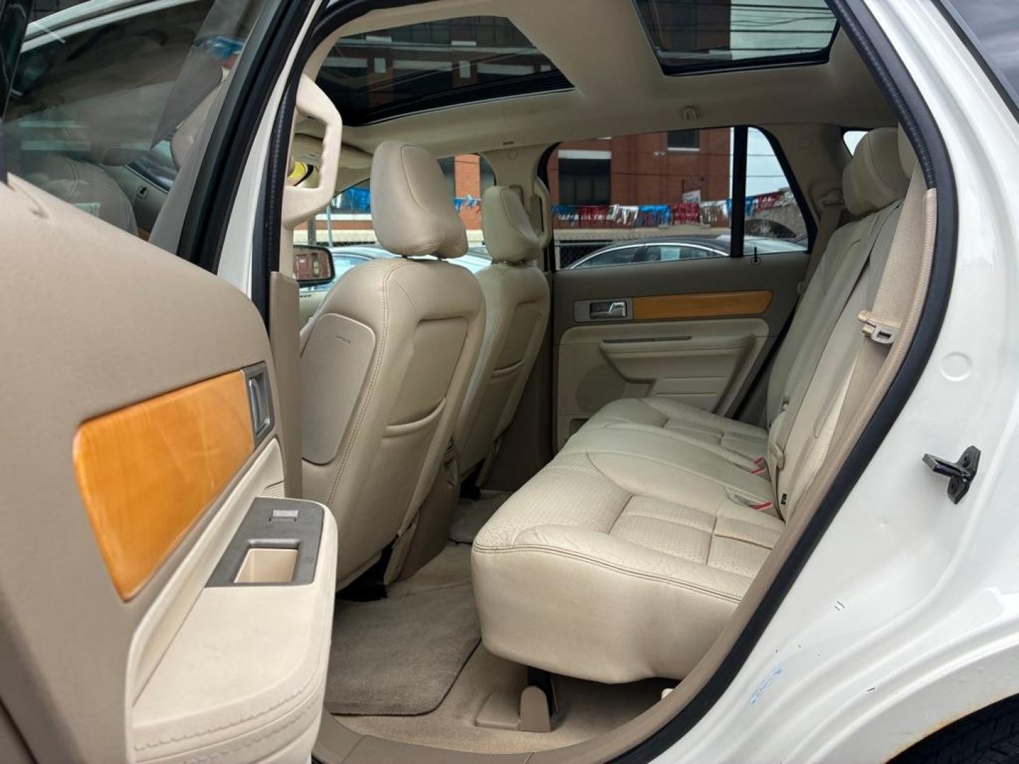 2007 WHITE LINCOLN MKX (2LMDU88C77B) with an 3.5L engine, Automatic transmission, located at 117 North Cameron Street, Harrisburg, PA, 17101, (717) 963-8962, 40.266762, -76.875259 - WE FINANCE!!! MOST vehicles are available for financing. Good Credit/ Challenged Credit/ No Credit - ALL Trade-Ins Welcomed!!! APPLY ONLINE or CALL us TODAY Please call us to discuss your cash and/or financing options. Thanks for checking our inventory! We're here to help. - Photo#11