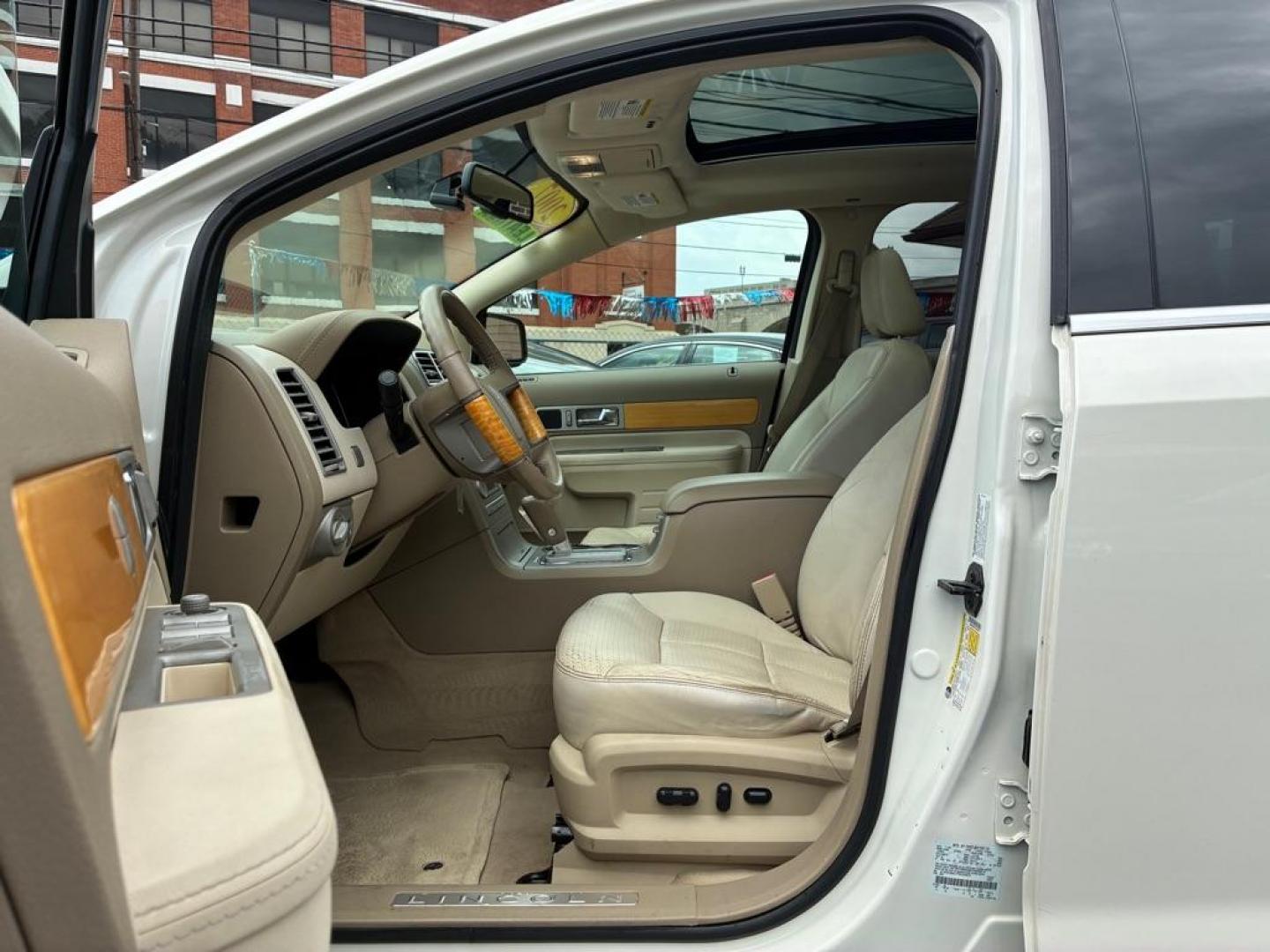 2007 WHITE LINCOLN MKX (2LMDU88C77B) with an 3.5L engine, Automatic transmission, located at 117 North Cameron Street, Harrisburg, PA, 17101, (717) 963-8962, 40.266762, -76.875259 - WE FINANCE!!! MOST vehicles are available for financing. Good Credit/ Challenged Credit/ No Credit - ALL Trade-Ins Welcomed!!! APPLY ONLINE or CALL us TODAY Please call us to discuss your cash and/or financing options. Thanks for checking our inventory! We're here to help. - Photo#13