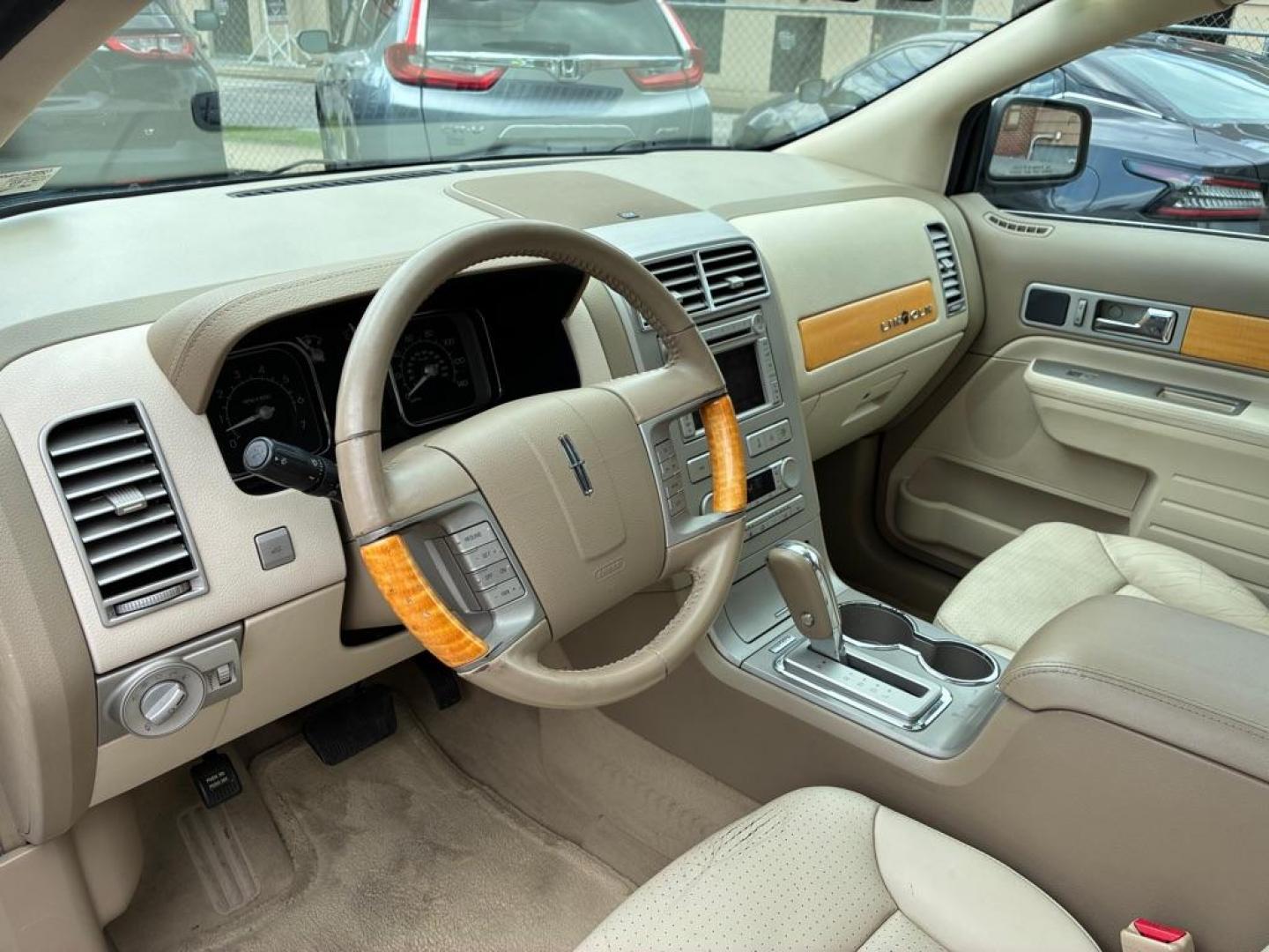 2007 WHITE LINCOLN MKX (2LMDU88C77B) with an 3.5L engine, Automatic transmission, located at 117 North Cameron Street, Harrisburg, PA, 17101, (717) 963-8962, 40.266762, -76.875259 - WE FINANCE!!! MOST vehicles are available for financing. Good Credit/ Challenged Credit/ No Credit - ALL Trade-Ins Welcomed!!! APPLY ONLINE or CALL us TODAY Please call us to discuss your cash and/or financing options. Thanks for checking our inventory! We're here to help. - Photo#14