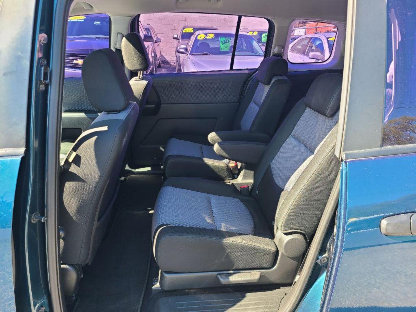 2007 BLUE MAZDA 5 TOURING (JM1CR29L070) with an 2.3L engine, Automatic transmission, located at 117 North Cameron Street, Harrisburg, PA, 17101, (717) 963-8962, 40.266762, -76.875259 - WE FINANCE!!! Good Credit/ Bad Credit/ No Credit - ALL Trade-Ins Welcomed!!! ***Guaranteed Credit Approval*** APPLY ONLINE or CALL us TODAY ;) Internet Prices and Marketplace Prices are SPECIAL discounted ***CASH DEALS*** Retail Prices are higher. Please call us to discuss your cash and finan - Photo#14