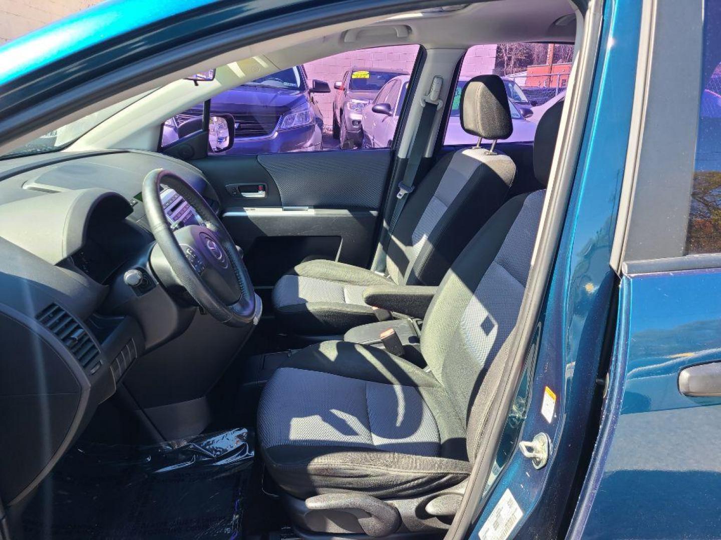2007 BLUE MAZDA 5 TOURING (JM1CR29L070) with an 2.3L engine, Automatic transmission, located at 117 North Cameron Street, Harrisburg, PA, 17101, (717) 963-8962, 40.266762, -76.875259 - WE FINANCE!!! Good Credit/ Bad Credit/ No Credit - ALL Trade-Ins Welcomed!!! ***Guaranteed Credit Approval*** APPLY ONLINE or CALL us TODAY ;) Internet Prices and Marketplace Prices are SPECIAL discounted ***CASH DEALS*** Retail Prices are higher. Please call us to discuss your cash and finan - Photo#15