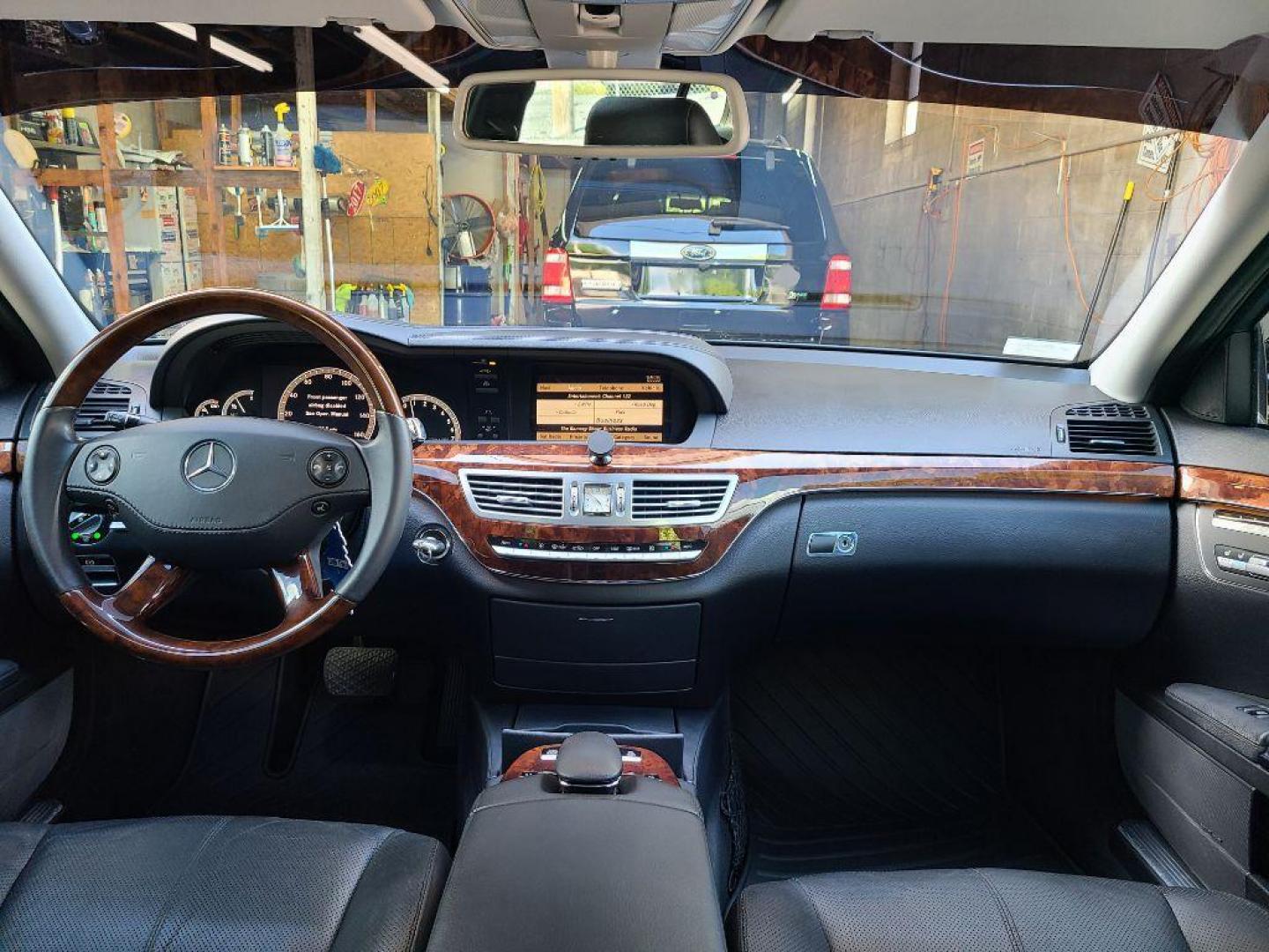 2007 BLACK MERCEDES-BENZ S-CLASS S550 (WDDNG71X67A) with an 5.5L engine, Automatic transmission, located at 117 North Cameron Street, Harrisburg, PA, 17101, (717) 963-8962, 40.266762, -76.875259 - WE FINANCE!!! Good Credit/ Bad Credit/ No Credit - ALL Trade-Ins Welcomed!!! ***Guaranteed Credit Approval*** APPLY ONLINE or CALL us TODAY ;) Internet Prices and Marketplace Prices are SPECIAL discounted ***CASH DEALS*** Retail Prices are higher. Please call us to discuss your cash and finan - Photo#5