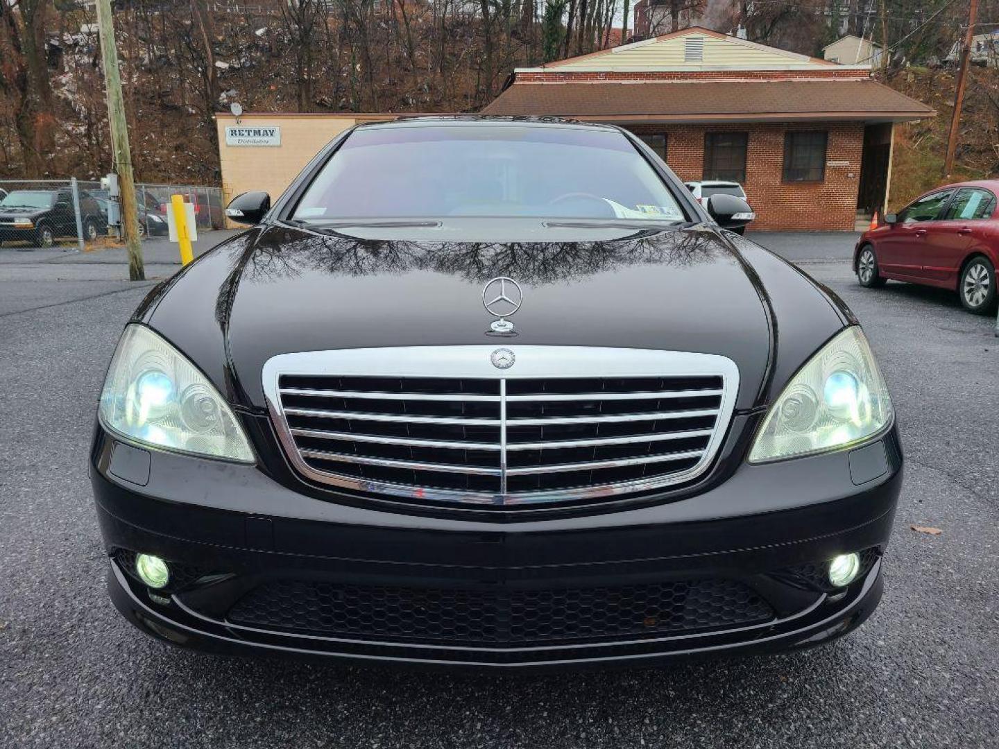 2007 BLACK MERCEDES-BENZ S-CLASS S550 (WDDNG71X67A) with an 5.5L engine, Automatic transmission, located at 117 North Cameron Street, Harrisburg, PA, 17101, (717) 963-8962, 40.266762, -76.875259 - WE FINANCE!!! Good Credit/ Bad Credit/ No Credit - ALL Trade-Ins Welcomed!!! ***Guaranteed Credit Approval*** APPLY ONLINE or CALL us TODAY ;) Internet Prices and Marketplace Prices are SPECIAL discounted ***CASH DEALS*** Retail Prices are higher. Please call us to discuss your cash and finan - Photo#9