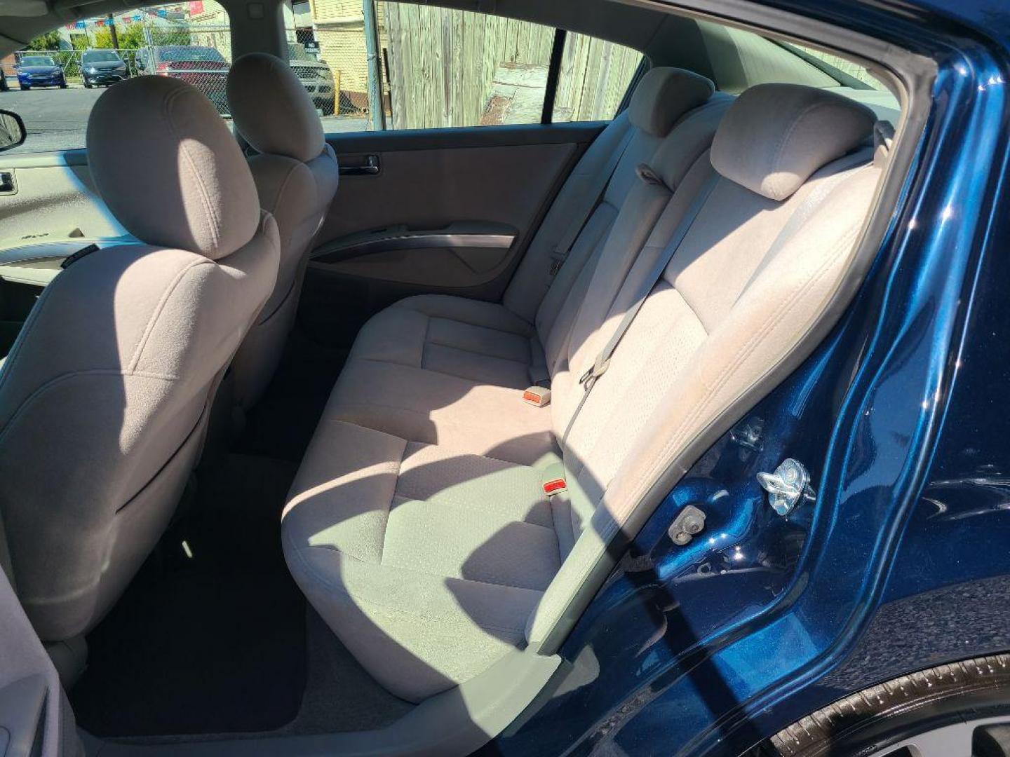 2007 BLUE NISSAN MAXIMA SE (1N4BA41E07C) with an 3.5L engine, Continuously Variable transmission, located at 117 North Cameron Street, Harrisburg, PA, 17101, (717) 963-8962, 40.266762, -76.875259 - WE FINANCE!!! Good Credit/ Bad Credit/ No Credit - ALL Trade-Ins Welcomed!!! ***Guaranteed Credit Approval*** APPLY ONLINE or CALL us TODAY ;) Internet Prices and Marketplace Prices are SPECIAL discounted ***CASH DEALS*** Retail Prices are higher. Please call us to discuss your cash and finan - Photo#13