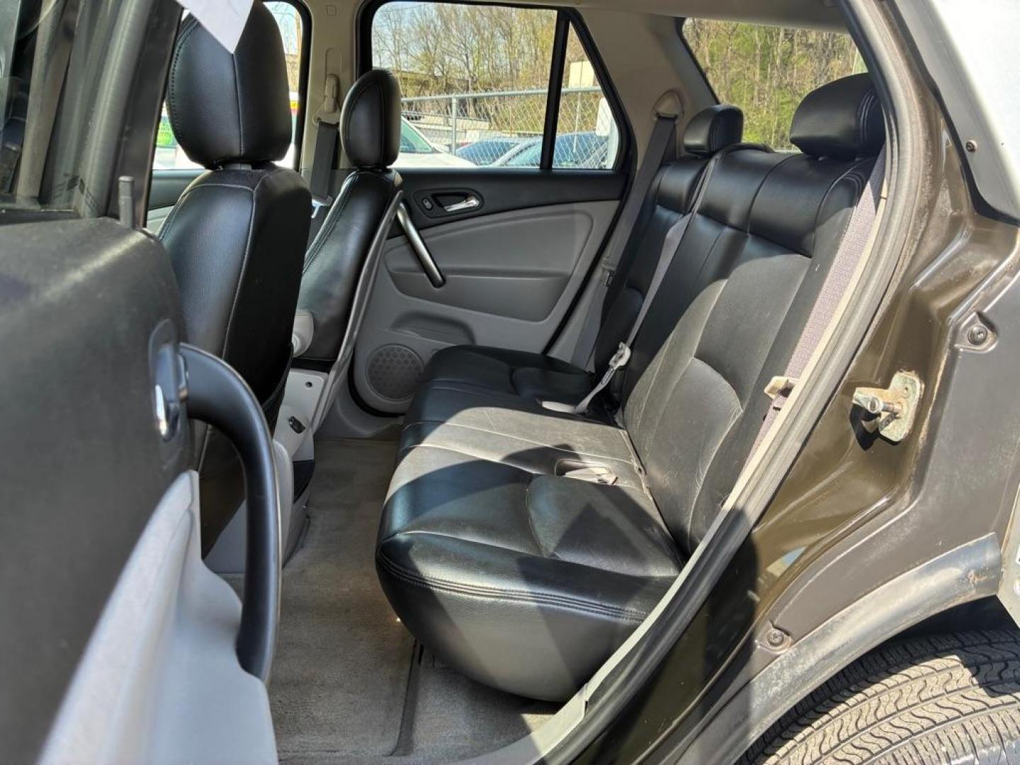 2007 SILVER SATURN VUE VUE I4 (5GZCZ23D37S) with an 2.2L engine, Automatic transmission, located at 117 North Cameron Street, Harrisburg, PA, 17101, (717) 963-8962, 40.266762, -76.875259 - WE FINANCE!!! Good Credit/ Challenged Credit/ No Credit - ALL Trade-Ins Welcomed!!! APPLY ONLINE or CALL us TODAY ;) Please call us to discuss your cash and/or financing options. - Photo#11