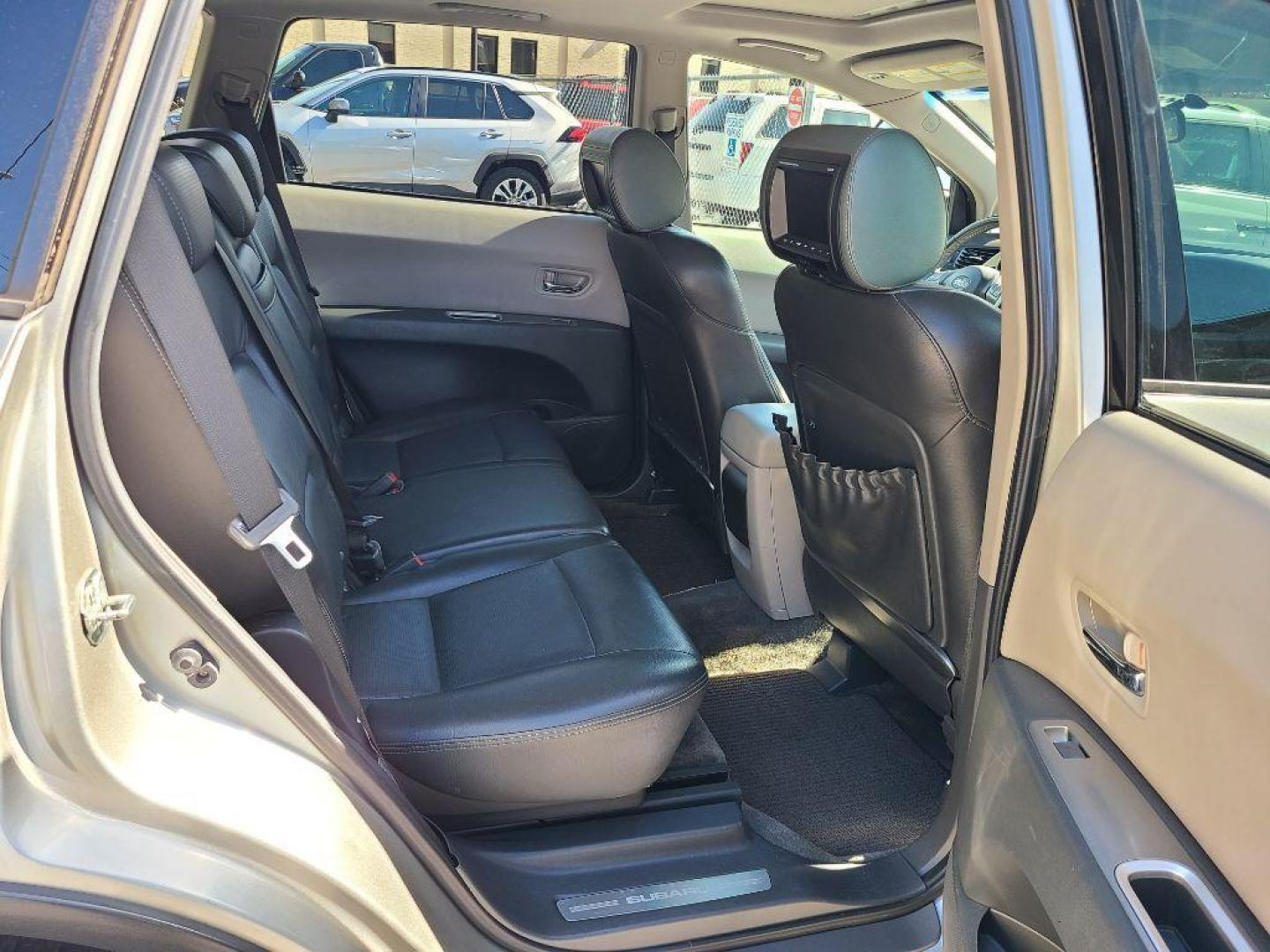 2007 SILVER SUBARU B9 TRIBECA 3.0 H6 (4S4WX82D374) with an 3.0L engine, Automatic transmission, located at 117 North Cameron Street, Harrisburg, PA, 17101, (717) 963-8962, 40.266762, -76.875259 - WE FINANCE!!! Good Credit/ Bad Credit/ No Credit - ALL Trade-Ins Welcomed!!! ***Guaranteed Credit Approval*** APPLY ONLINE or CALL us TODAY ;) Internet Prices and Marketplace Prices are SPECIAL discounted ***CASH DEALS*** Retail Prices are higher. Please call us to discuss your cash and finan - Photo#11