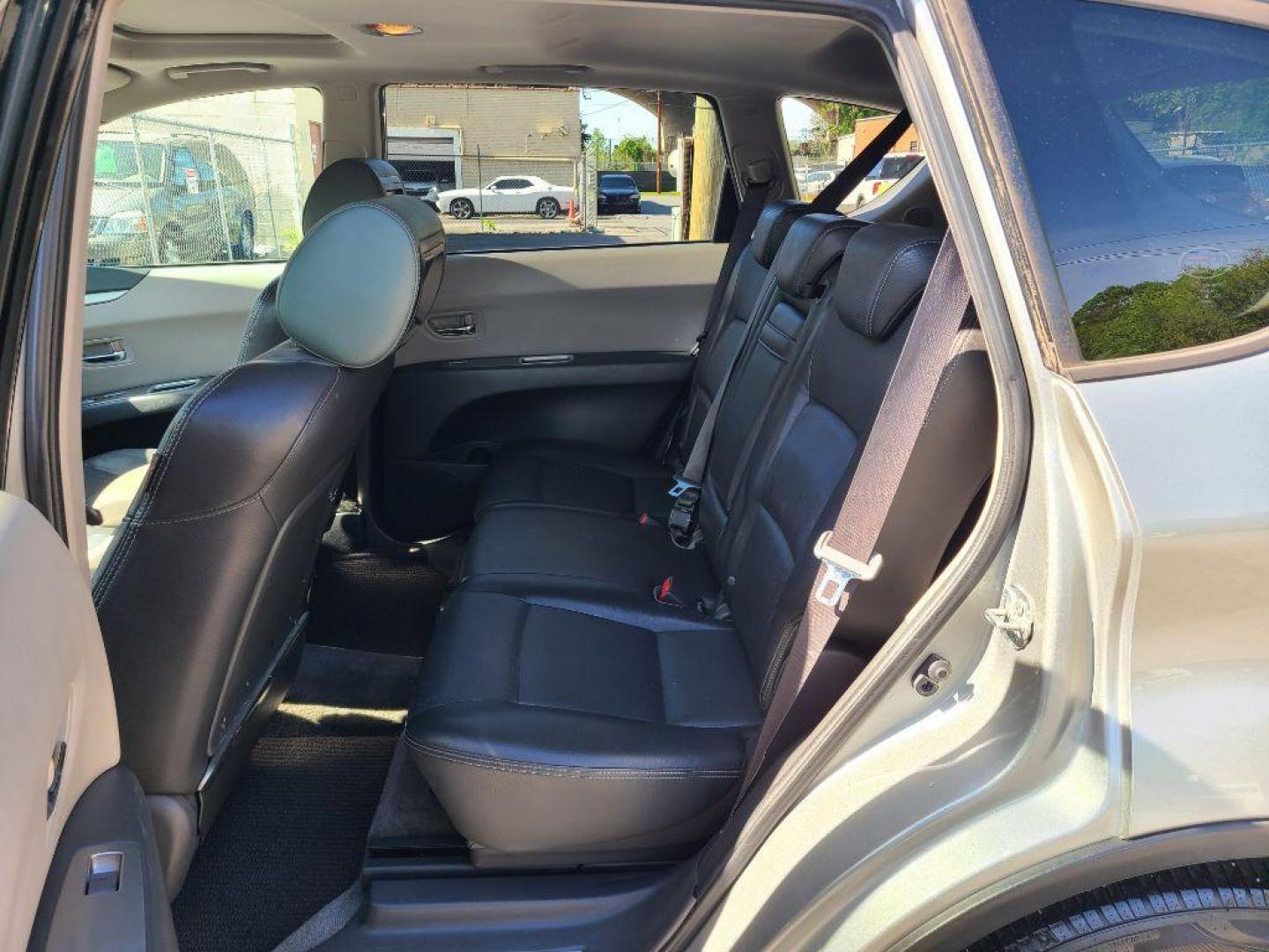 2007 SILVER SUBARU B9 TRIBECA 3.0 H6 (4S4WX82D374) with an 3.0L engine, Automatic transmission, located at 117 North Cameron Street, Harrisburg, PA, 17101, (717) 963-8962, 40.266762, -76.875259 - WE FINANCE!!! Good Credit/ Bad Credit/ No Credit - ALL Trade-Ins Welcomed!!! ***Guaranteed Credit Approval*** APPLY ONLINE or CALL us TODAY ;) Internet Prices and Marketplace Prices are SPECIAL discounted ***CASH DEALS*** Retail Prices are higher. Please call us to discuss your cash and finan - Photo#12