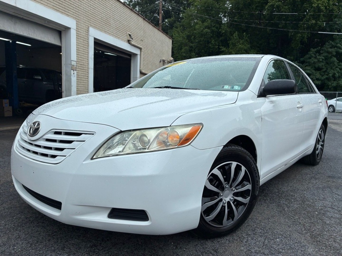 2007 WHITE TOYOTA CAMRY CE (4T1BE46K47U) with an 2.4L engine, Automatic transmission, located at 117 North Cameron Street, Harrisburg, PA, 17101, (717) 963-8962, 40.266762, -76.875259 - WE FINANCE!!! MOST vehicles are available for financing. Good Credit/ Challenged Credit/ No Credit - ALL Trade-Ins Welcomed!!! APPLY ONLINE or CALL us TODAY Please call us to discuss your cash and/or financing options. Thanks for checking our inventory! We're here to help.- Photo#0