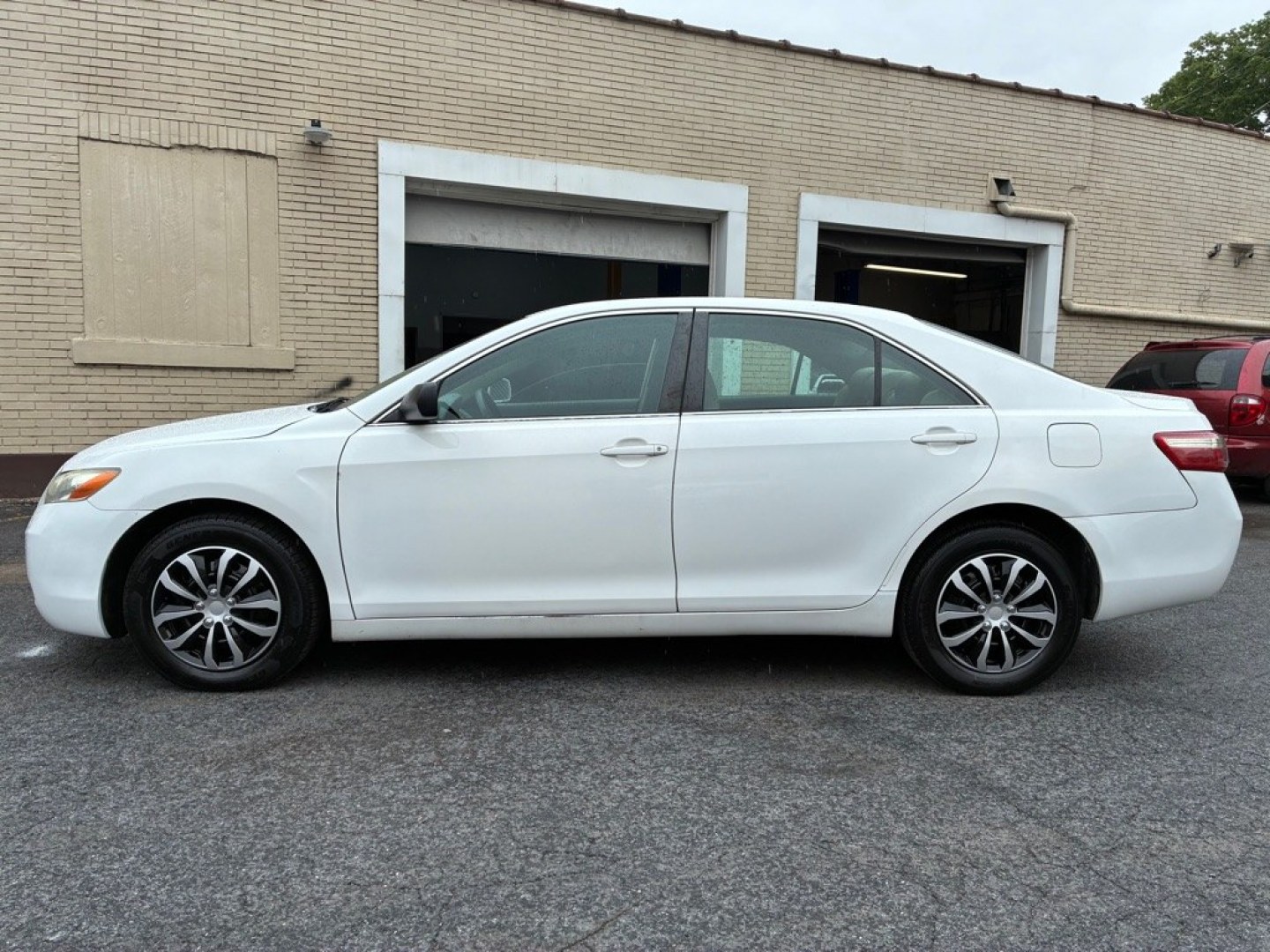 2007 WHITE TOYOTA CAMRY CE (4T1BE46K47U) with an 2.4L engine, Automatic transmission, located at 117 North Cameron Street, Harrisburg, PA, 17101, (717) 963-8962, 40.266762, -76.875259 - WE FINANCE!!! MOST vehicles are available for financing. Good Credit/ Challenged Credit/ No Credit - ALL Trade-Ins Welcomed!!! APPLY ONLINE or CALL us TODAY Please call us to discuss your cash and/or financing options. Thanks for checking our inventory! We're here to help.- Photo#1