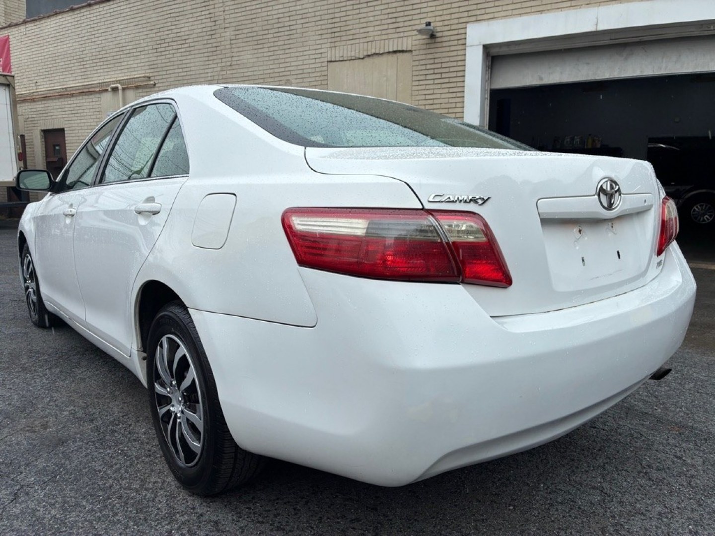 2007 WHITE TOYOTA CAMRY CE (4T1BE46K47U) with an 2.4L engine, Automatic transmission, located at 117 North Cameron Street, Harrisburg, PA, 17101, (717) 963-8962, 40.266762, -76.875259 - WE FINANCE!!! MOST vehicles are available for financing. Good Credit/ Challenged Credit/ No Credit - ALL Trade-Ins Welcomed!!! APPLY ONLINE or CALL us TODAY Please call us to discuss your cash and/or financing options. Thanks for checking our inventory! We're here to help.- Photo#2
