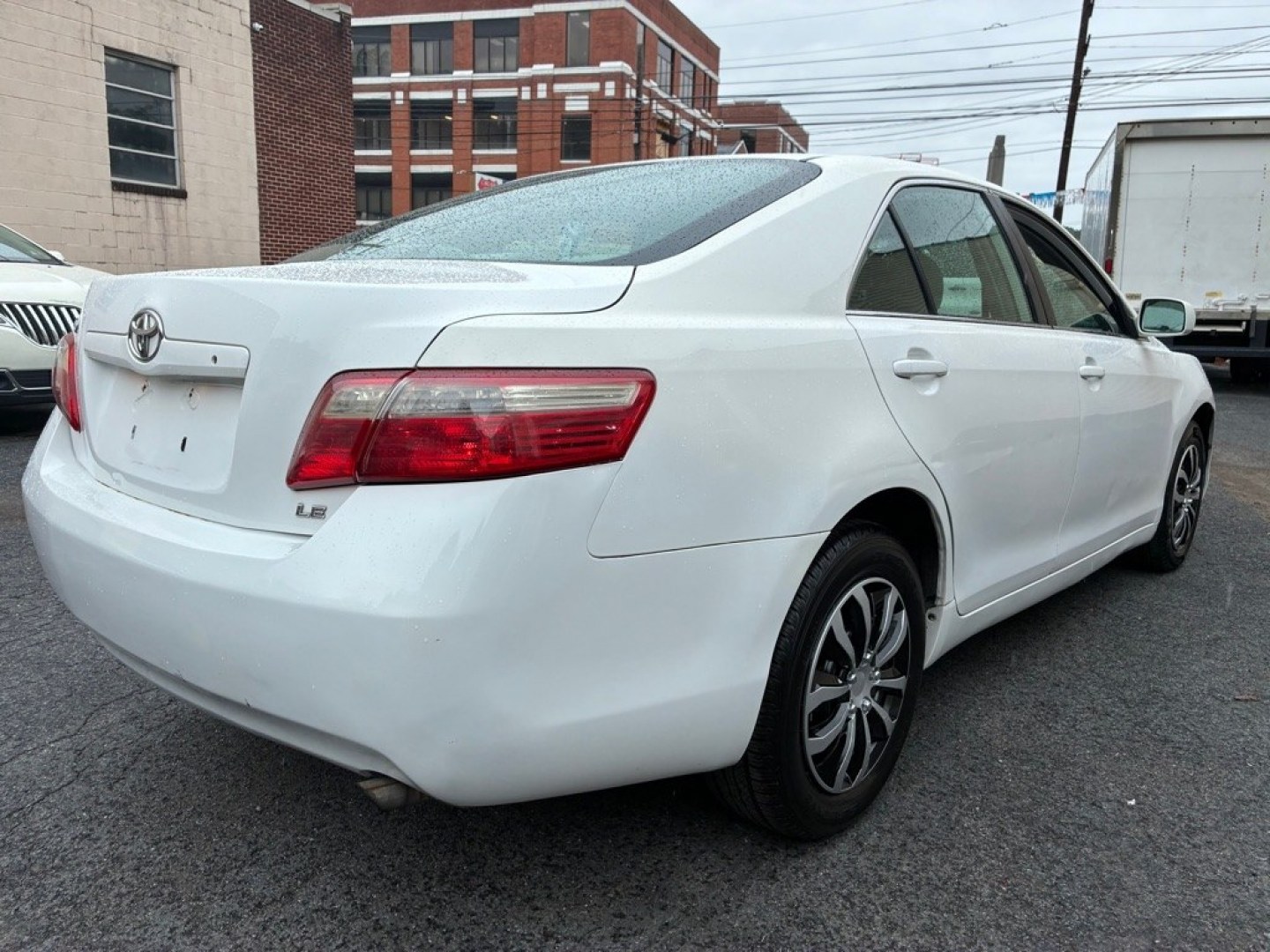2007 WHITE TOYOTA CAMRY CE (4T1BE46K47U) with an 2.4L engine, Automatic transmission, located at 117 North Cameron Street, Harrisburg, PA, 17101, (717) 963-8962, 40.266762, -76.875259 - WE FINANCE!!! MOST vehicles are available for financing. Good Credit/ Challenged Credit/ No Credit - ALL Trade-Ins Welcomed!!! APPLY ONLINE or CALL us TODAY Please call us to discuss your cash and/or financing options. Thanks for checking our inventory! We're here to help.- Photo#4