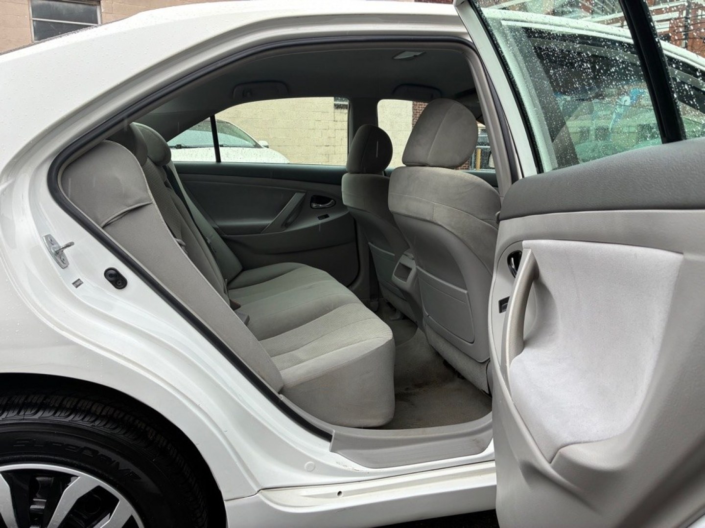 2007 WHITE TOYOTA CAMRY CE (4T1BE46K47U) with an 2.4L engine, Automatic transmission, located at 117 North Cameron Street, Harrisburg, PA, 17101, (717) 963-8962, 40.266762, -76.875259 - WE FINANCE!!! MOST vehicles are available for financing. Good Credit/ Challenged Credit/ No Credit - ALL Trade-Ins Welcomed!!! APPLY ONLINE or CALL us TODAY Please call us to discuss your cash and/or financing options. Thanks for checking our inventory! We're here to help.- Photo#9