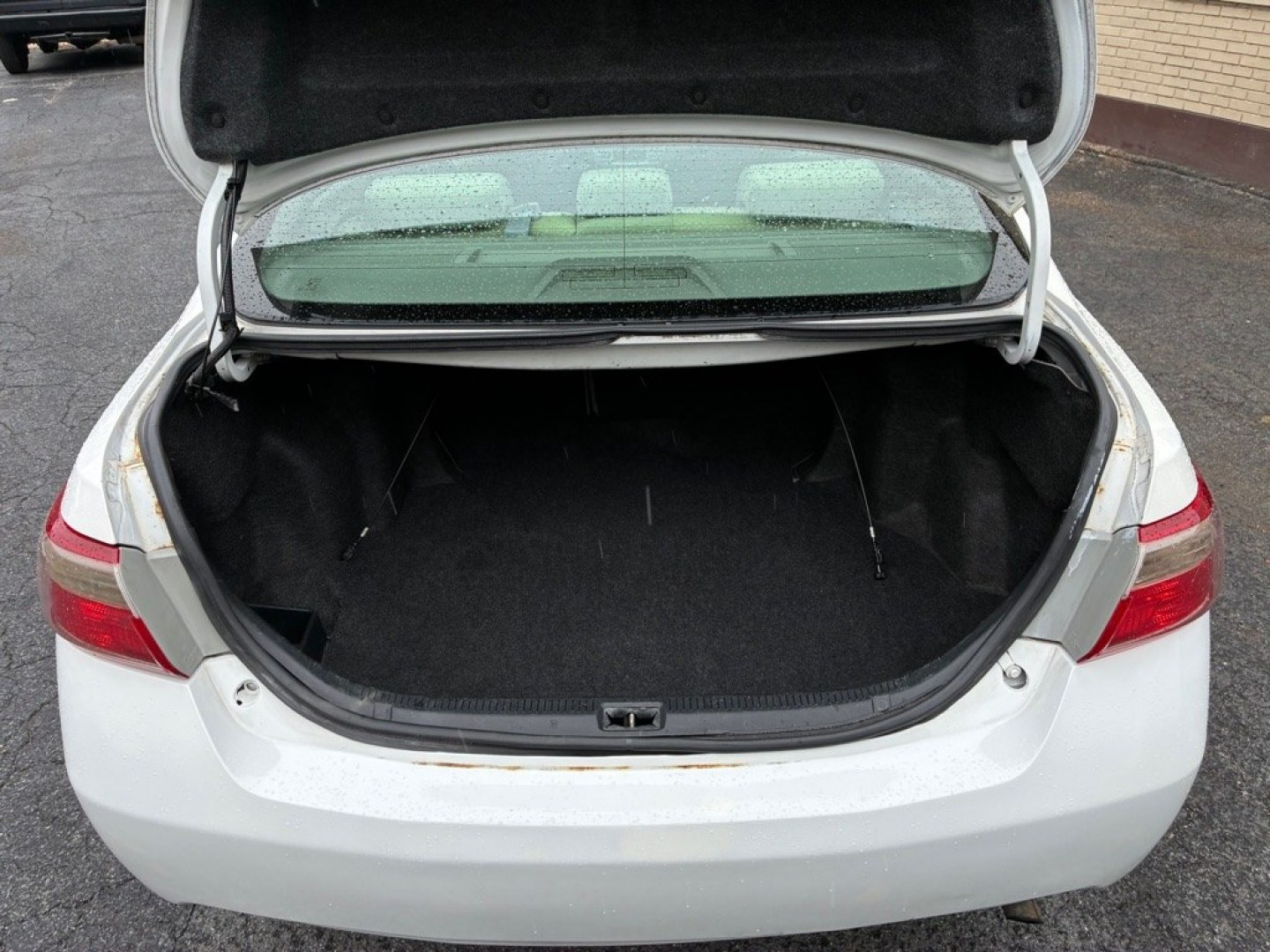2007 WHITE TOYOTA CAMRY CE (4T1BE46K47U) with an 2.4L engine, Automatic transmission, located at 117 North Cameron Street, Harrisburg, PA, 17101, (717) 963-8962, 40.266762, -76.875259 - WE FINANCE!!! MOST vehicles are available for financing. Good Credit/ Challenged Credit/ No Credit - ALL Trade-Ins Welcomed!!! APPLY ONLINE or CALL us TODAY Please call us to discuss your cash and/or financing options. Thanks for checking our inventory! We're here to help.- Photo#10