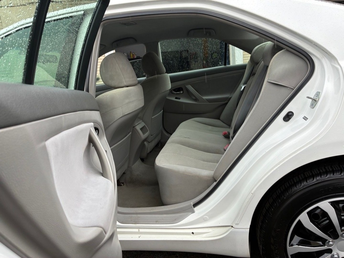 2007 WHITE TOYOTA CAMRY CE (4T1BE46K47U) with an 2.4L engine, Automatic transmission, located at 117 North Cameron Street, Harrisburg, PA, 17101, (717) 963-8962, 40.266762, -76.875259 - WE FINANCE!!! MOST vehicles are available for financing. Good Credit/ Challenged Credit/ No Credit - ALL Trade-Ins Welcomed!!! APPLY ONLINE or CALL us TODAY Please call us to discuss your cash and/or financing options. Thanks for checking our inventory! We're here to help.- Photo#11