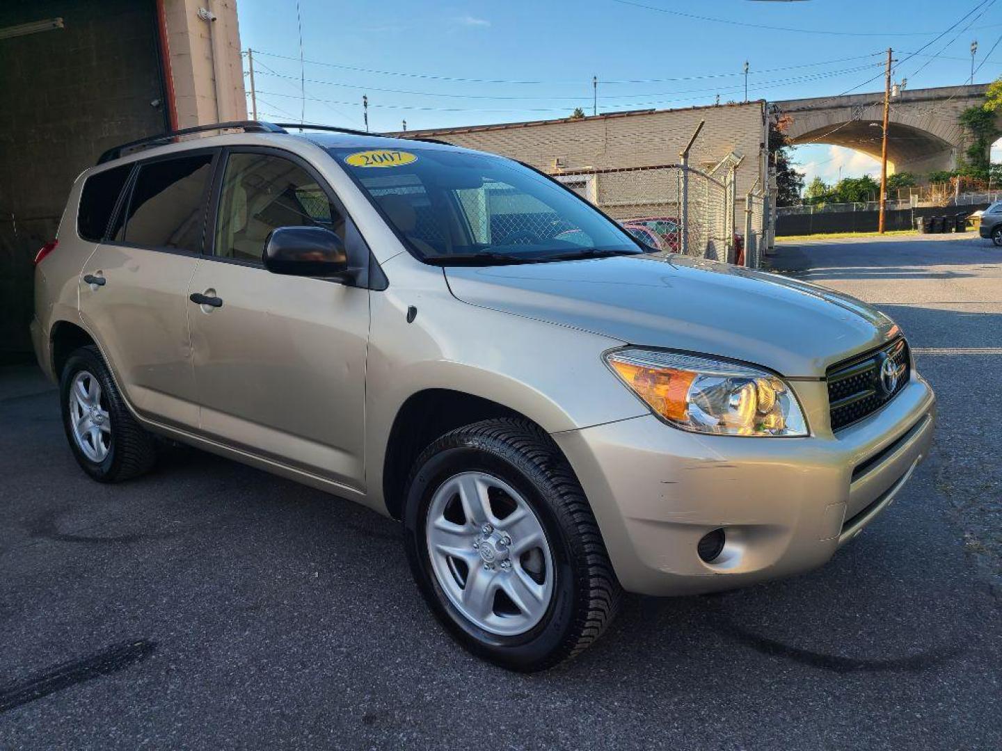 2007 BEIGE TOYOTA RAV4 4DR (JTMZD33V375) with an 2.4L engine, Automatic transmission, located at 117 North Cameron Street, Harrisburg, PA, 17101, (717) 963-8962, 40.266762, -76.875259 - WE FINANCE!!! Good Credit/ Bad Credit/ No Credit - ALL Trade-Ins Welcomed!!! ***Guaranteed Credit Approval*** APPLY ONLINE or CALL us TODAY ;) Please call us to discuss your cash and financing options. - Photo#6