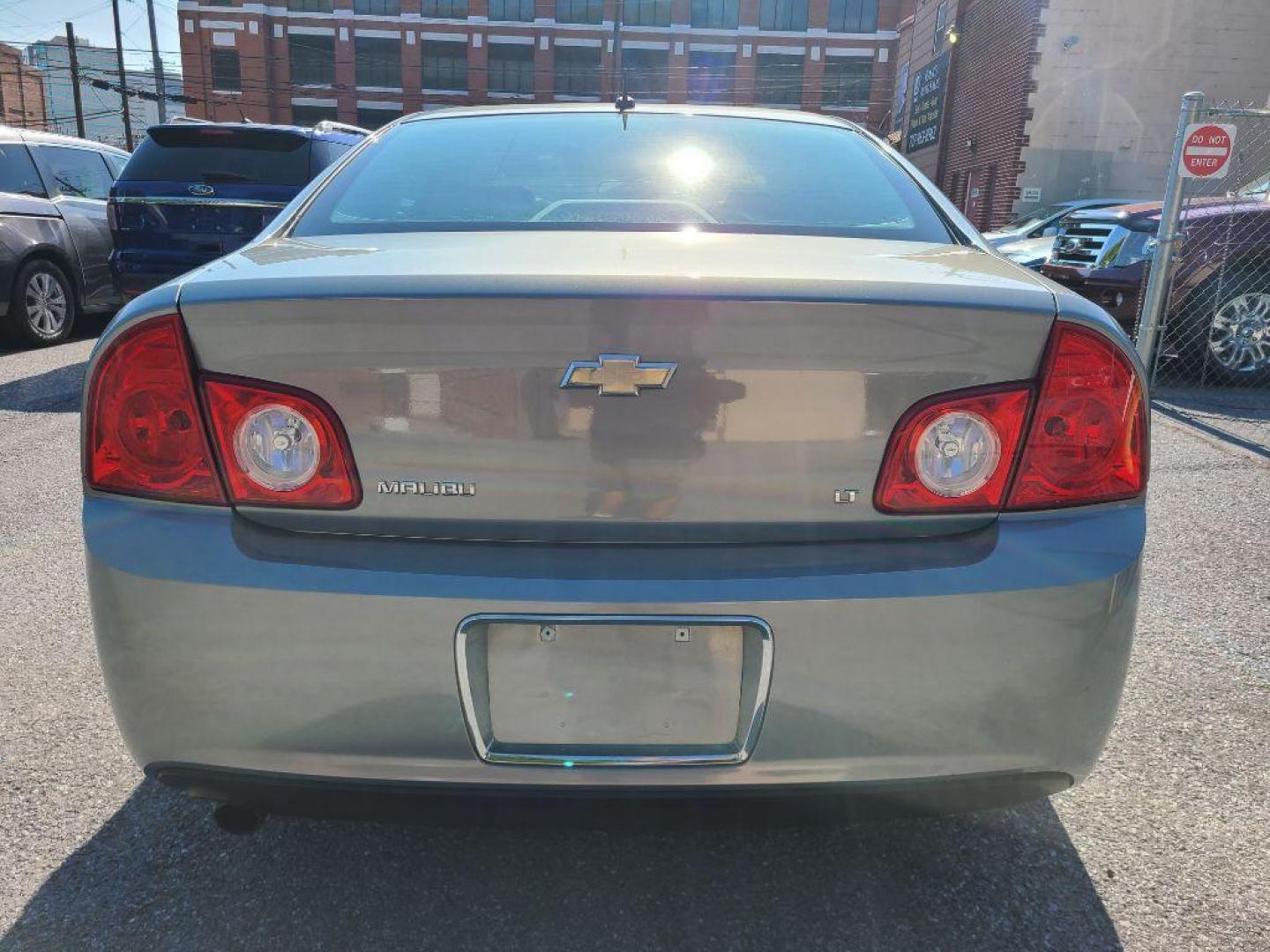 2008 GRAY CHEVROLET MALIBU 2LT (1G1ZJ57B684) with an 2.4L engine, Automatic transmission, located at 117 North Cameron Street, Harrisburg, PA, 17101, (717) 963-8962, 40.266762, -76.875259 - WE FINANCE!!! Good Credit/ Bad Credit/ No Credit - ALL Trade-Ins Welcomed!!! ***Guaranteed Credit Approval*** APPLY ONLINE or CALL us TODAY ;) Internet Prices and Marketplace Prices are SPECIAL discounted ***CASH DEALS*** Retail Prices are higher. Please call us to discuss your cash and finan - Photo#3