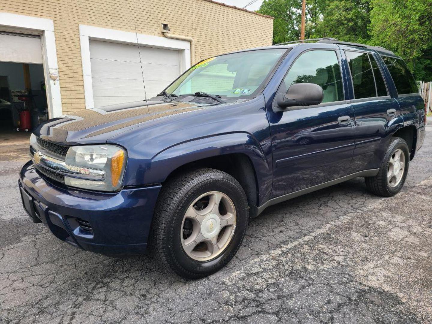 2008 BLUE CHEVROLET TRAILBLAZER LS (1GNDT13S782) with an 4.2L engine, Automatic transmission, located at 117 North Cameron Street, Harrisburg, PA, 17101, (717) 963-8962, 40.266762, -76.875259 - WE FINANCE!!! Good Credit/ Bad Credit/ No Credit - ALL Trade-Ins Welcomed!!! ***Guaranteed Credit Approval*** APPLY ONLINE or CALL us TODAY ;) Internet Prices and Marketplace Prices are SPECIAL discounted ***CASH DEALS*** Retail Prices are higher. Please call us to discuss your cash and finan - Photo#0