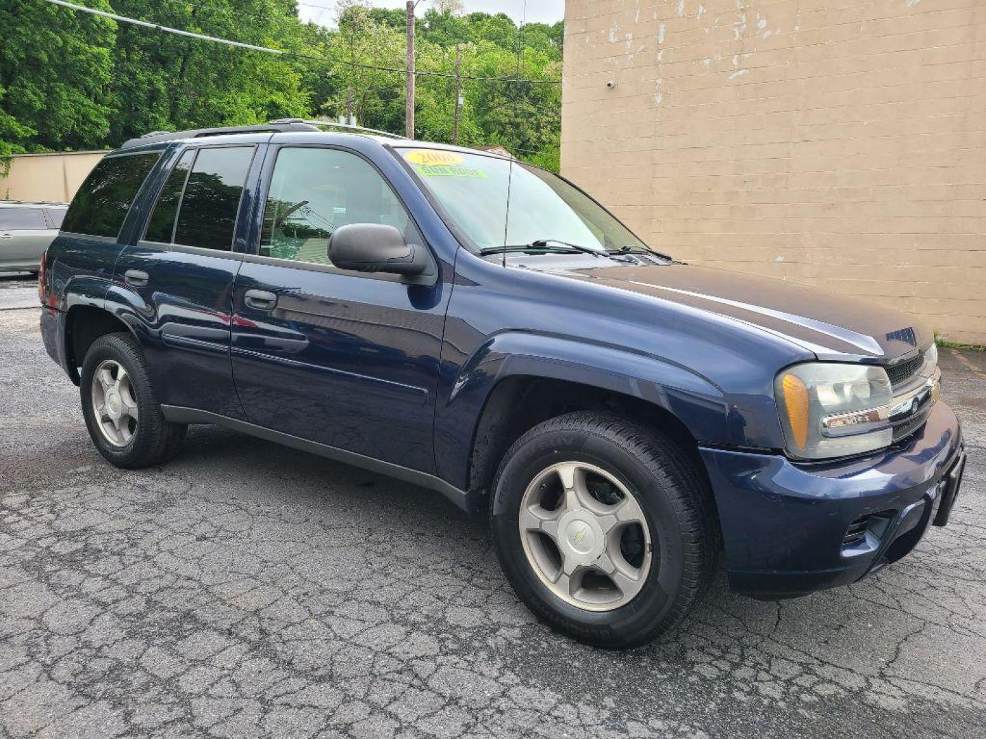 2008 BLUE CHEVROLET TRAILBLAZER LS (1GNDT13S782) with an 4.2L engine, Automatic transmission, located at 117 North Cameron Street, Harrisburg, PA, 17101, (717) 963-8962, 40.266762, -76.875259 - WE FINANCE!!! Good Credit/ Bad Credit/ No Credit - ALL Trade-Ins Welcomed!!! ***Guaranteed Credit Approval*** APPLY ONLINE or CALL us TODAY ;) Internet Prices and Marketplace Prices are SPECIAL discounted ***CASH DEALS*** Retail Prices are higher. Please call us to discuss your cash and finan - Photo#6