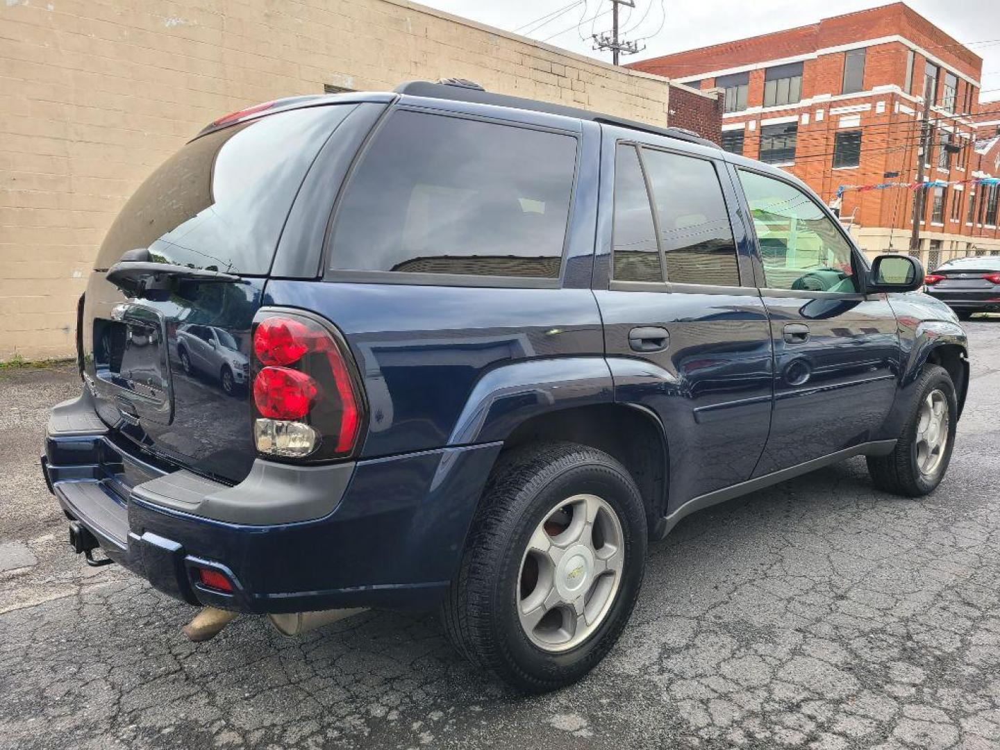 2008 BLUE CHEVROLET TRAILBLAZER LS (1GNDT13S782) with an 4.2L engine, Automatic transmission, located at 117 North Cameron Street, Harrisburg, PA, 17101, (717) 963-8962, 40.266762, -76.875259 - WE FINANCE!!! Good Credit/ Bad Credit/ No Credit - ALL Trade-Ins Welcomed!!! ***Guaranteed Credit Approval*** APPLY ONLINE or CALL us TODAY ;) Internet Prices and Marketplace Prices are SPECIAL discounted ***CASH DEALS*** Retail Prices are higher. Please call us to discuss your cash and finan - Photo#7