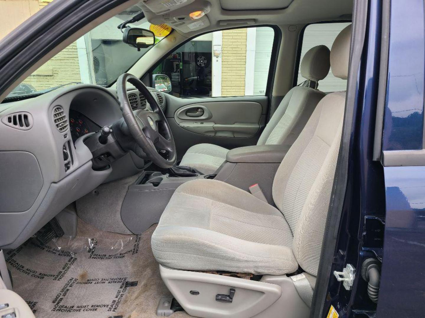 2008 BLUE CHEVROLET TRAILBLAZER LS (1GNDT13S782) with an 4.2L engine, Automatic transmission, located at 117 North Cameron Street, Harrisburg, PA, 17101, (717) 963-8962, 40.266762, -76.875259 - WE FINANCE!!! Good Credit/ Bad Credit/ No Credit - ALL Trade-Ins Welcomed!!! ***Guaranteed Credit Approval*** APPLY ONLINE or CALL us TODAY ;) Internet Prices and Marketplace Prices are SPECIAL discounted ***CASH DEALS*** Retail Prices are higher. Please call us to discuss your cash and finan - Photo#12