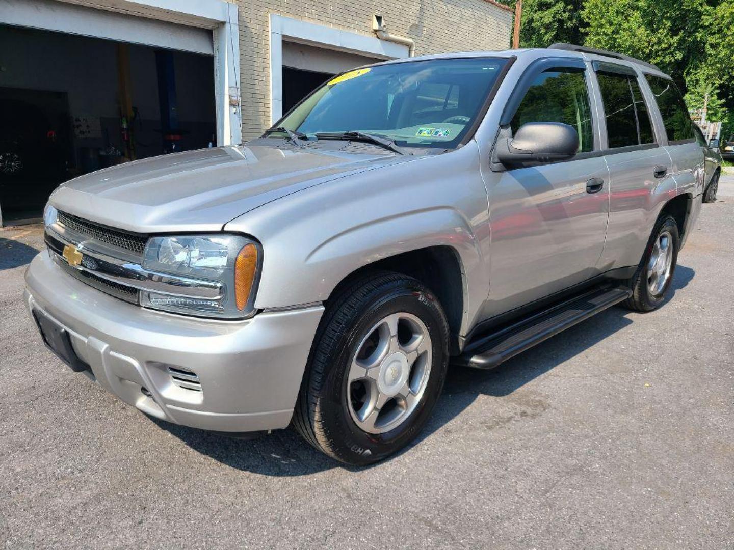 2008 SILVER CHEVROLET TRAILBLAZER LS (1GNDT13S982) with an 4.2L engine, Automatic transmission, located at 117 North Cameron Street, Harrisburg, PA, 17101, (717) 963-8962, 40.266762, -76.875259 - WE FINANCE!!! Good Credit/ Bad Credit/ No Credit - ALL Trade-Ins Welcomed!!! ***Guaranteed Credit Approval*** APPLY ONLINE or CALL us TODAY ;) Internet Prices and Marketplace Prices are SPECIAL discounted ***CASH DEALS*** Retail Prices are higher. Please call us to discuss your cash and finan - Photo#0