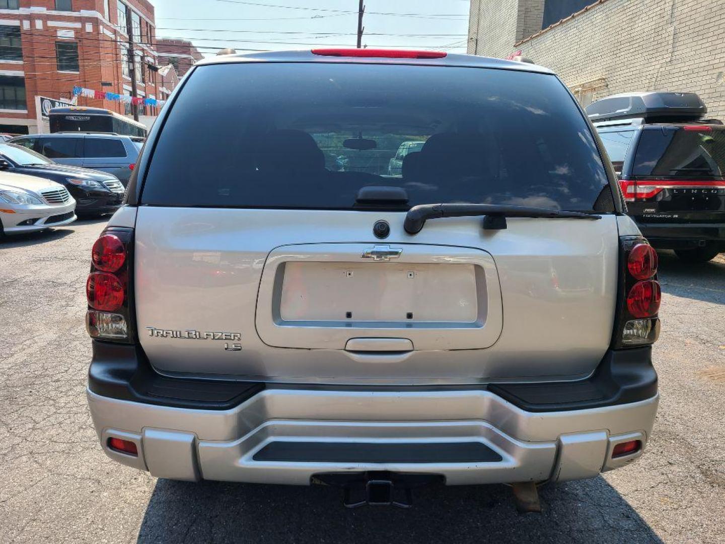 2008 SILVER CHEVROLET TRAILBLAZER LS (1GNDT13S982) with an 4.2L engine, Automatic transmission, located at 117 North Cameron Street, Harrisburg, PA, 17101, (717) 963-8962, 40.266762, -76.875259 - WE FINANCE!!! Good Credit/ Bad Credit/ No Credit - ALL Trade-Ins Welcomed!!! ***Guaranteed Credit Approval*** APPLY ONLINE or CALL us TODAY ;) Internet Prices and Marketplace Prices are SPECIAL discounted ***CASH DEALS*** Retail Prices are higher. Please call us to discuss your cash and finan - Photo#3