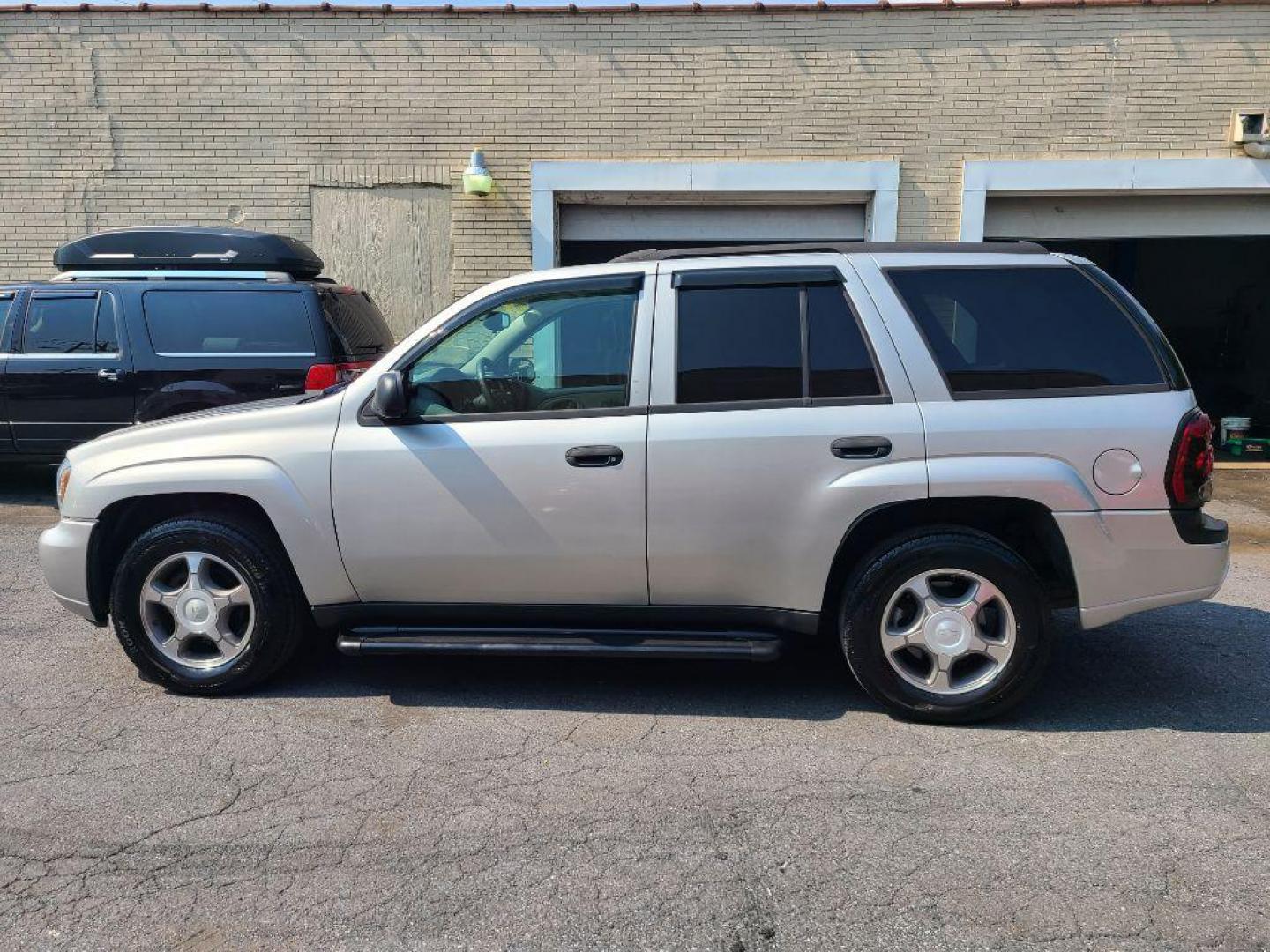 2008 SILVER CHEVROLET TRAILBLAZER LS (1GNDT13S982) with an 4.2L engine, Automatic transmission, located at 117 North Cameron Street, Harrisburg, PA, 17101, (717) 963-8962, 40.266762, -76.875259 - WE FINANCE!!! Good Credit/ Bad Credit/ No Credit - ALL Trade-Ins Welcomed!!! ***Guaranteed Credit Approval*** APPLY ONLINE or CALL us TODAY ;) Internet Prices and Marketplace Prices are SPECIAL discounted ***CASH DEALS*** Retail Prices are higher. Please call us to discuss your cash and finan - Photo#1