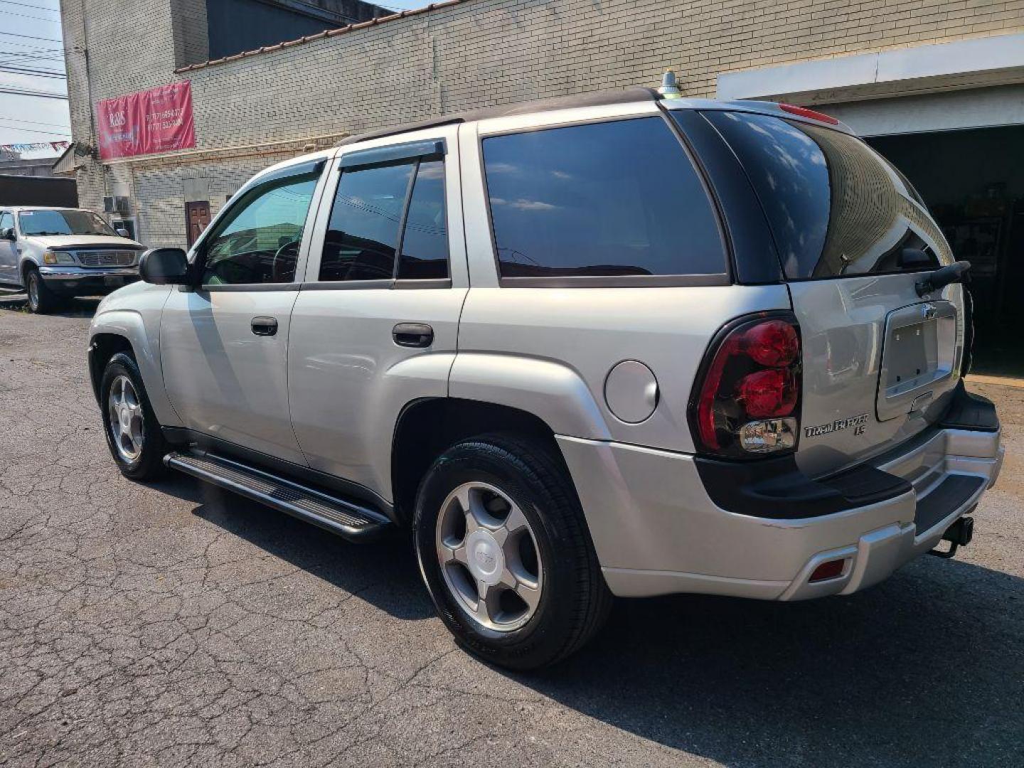 2008 SILVER CHEVROLET TRAILBLAZER LS (1GNDT13S982) with an 4.2L engine, Automatic transmission, located at 117 North Cameron Street, Harrisburg, PA, 17101, (717) 963-8962, 40.266762, -76.875259 - WE FINANCE!!! Good Credit/ Bad Credit/ No Credit - ALL Trade-Ins Welcomed!!! ***Guaranteed Credit Approval*** APPLY ONLINE or CALL us TODAY ;) Internet Prices and Marketplace Prices are SPECIAL discounted ***CASH DEALS*** Retail Prices are higher. Please call us to discuss your cash and finan - Photo#2