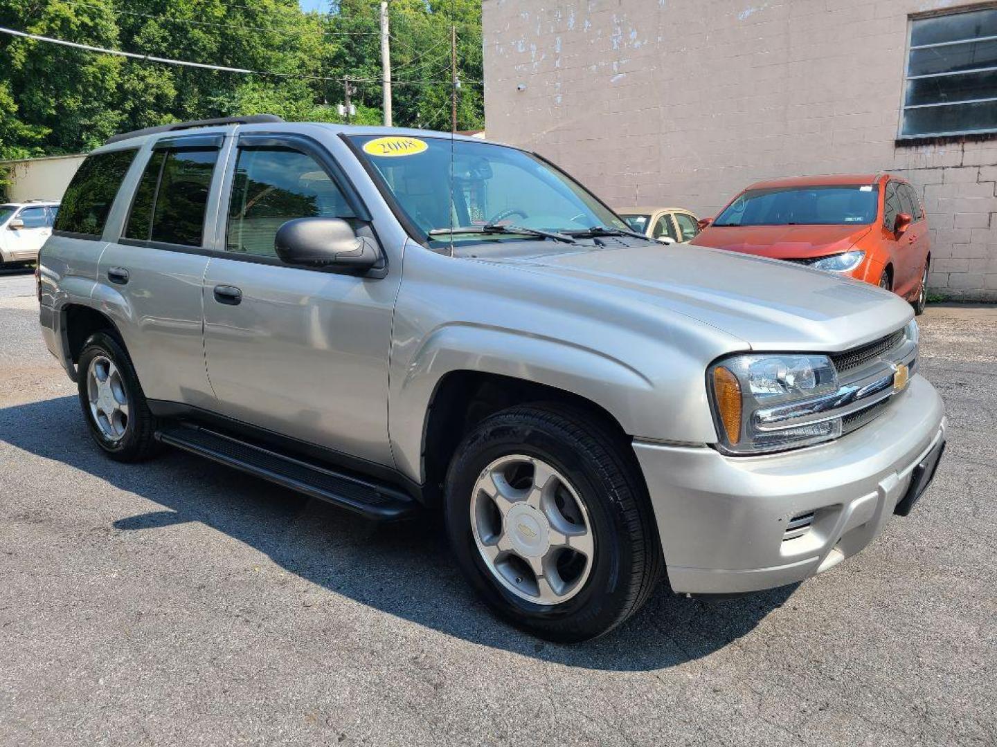 2008 SILVER CHEVROLET TRAILBLAZER LS (1GNDT13S982) with an 4.2L engine, Automatic transmission, located at 117 North Cameron Street, Harrisburg, PA, 17101, (717) 963-8962, 40.266762, -76.875259 - WE FINANCE!!! Good Credit/ Bad Credit/ No Credit - ALL Trade-Ins Welcomed!!! ***Guaranteed Credit Approval*** APPLY ONLINE or CALL us TODAY ;) Internet Prices and Marketplace Prices are SPECIAL discounted ***CASH DEALS*** Retail Prices are higher. Please call us to discuss your cash and finan - Photo#6