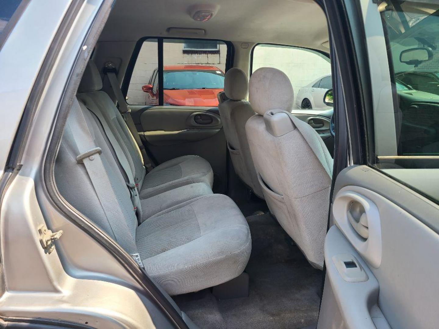 2008 SILVER CHEVROLET TRAILBLAZER LS (1GNDT13S982) with an 4.2L engine, Automatic transmission, located at 117 North Cameron Street, Harrisburg, PA, 17101, (717) 963-8962, 40.266762, -76.875259 - WE FINANCE!!! Good Credit/ Bad Credit/ No Credit - ALL Trade-Ins Welcomed!!! ***Guaranteed Credit Approval*** APPLY ONLINE or CALL us TODAY ;) Internet Prices and Marketplace Prices are SPECIAL discounted ***CASH DEALS*** Retail Prices are higher. Please call us to discuss your cash and finan - Photo#10