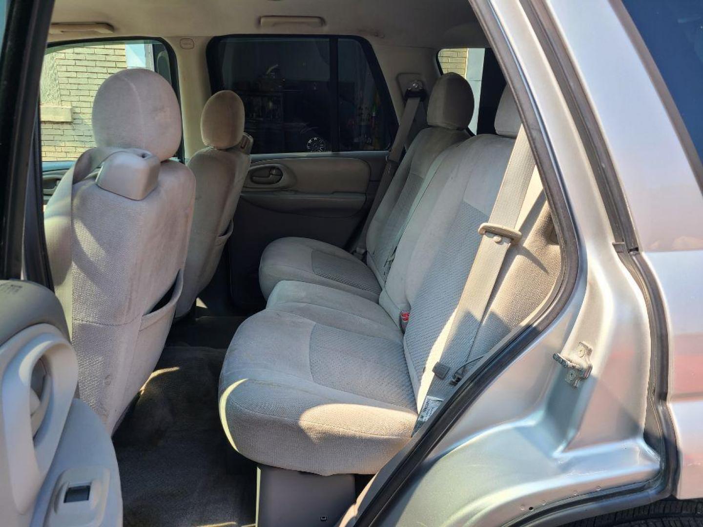 2008 SILVER CHEVROLET TRAILBLAZER LS (1GNDT13S982) with an 4.2L engine, Automatic transmission, located at 117 North Cameron Street, Harrisburg, PA, 17101, (717) 963-8962, 40.266762, -76.875259 - WE FINANCE!!! Good Credit/ Bad Credit/ No Credit - ALL Trade-Ins Welcomed!!! ***Guaranteed Credit Approval*** APPLY ONLINE or CALL us TODAY ;) Internet Prices and Marketplace Prices are SPECIAL discounted ***CASH DEALS*** Retail Prices are higher. Please call us to discuss your cash and finan - Photo#12