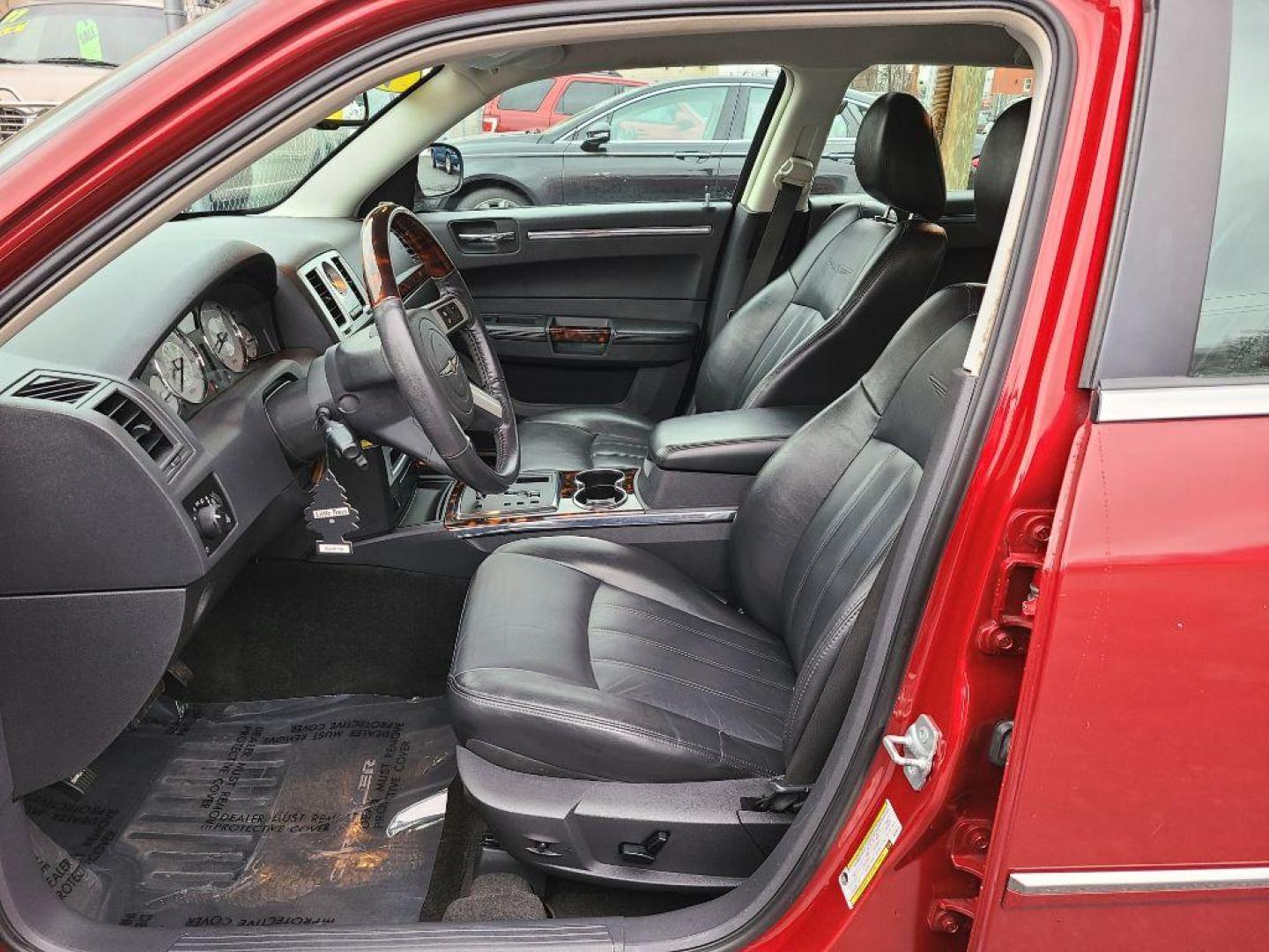 2008 RED CHRYSLER 300C (2C3KA63H38H) with an 5.7L engine, Automatic transmission, located at 117 North Cameron Street, Harrisburg, PA, 17101, (717) 963-8962, 40.266762, -76.875259 - WE FINANCE!!! Good Credit/ Bad Credit/ No Credit - ALL Trade-Ins Welcomed!!! ***Guaranteed Credit Approval*** APPLY ONLINE or CALL us TODAY ;) Internet Prices and Marketplace Prices are SPECIAL discounted ***CASH DEALS*** Retail Prices are higher. Please call us to discuss your cash and finan - Photo#12