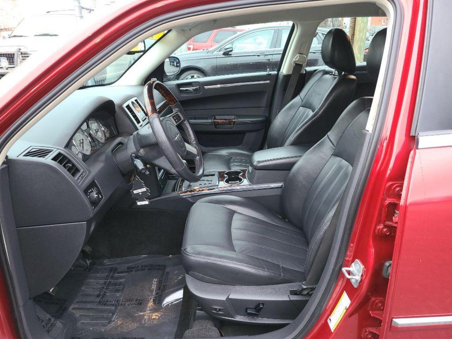 2008 RED CHRYSLER 300C (2C3KA63H38H) with an 5.7L engine, Automatic transmission, located at 117 North Cameron Street, Harrisburg, PA, 17101, (717) 963-8962, 40.266762, -76.875259 - WE FINANCE!!! Good Credit/ Bad Credit/ No Credit - ALL Trade-Ins Welcomed!!! ***Guaranteed Credit Approval*** APPLY ONLINE or CALL us TODAY ;) Internet Prices and Marketplace Prices are SPECIAL discounted ***CASH DEALS*** Retail Prices are higher. Please call us to discuss your cash and finan - Photo#13