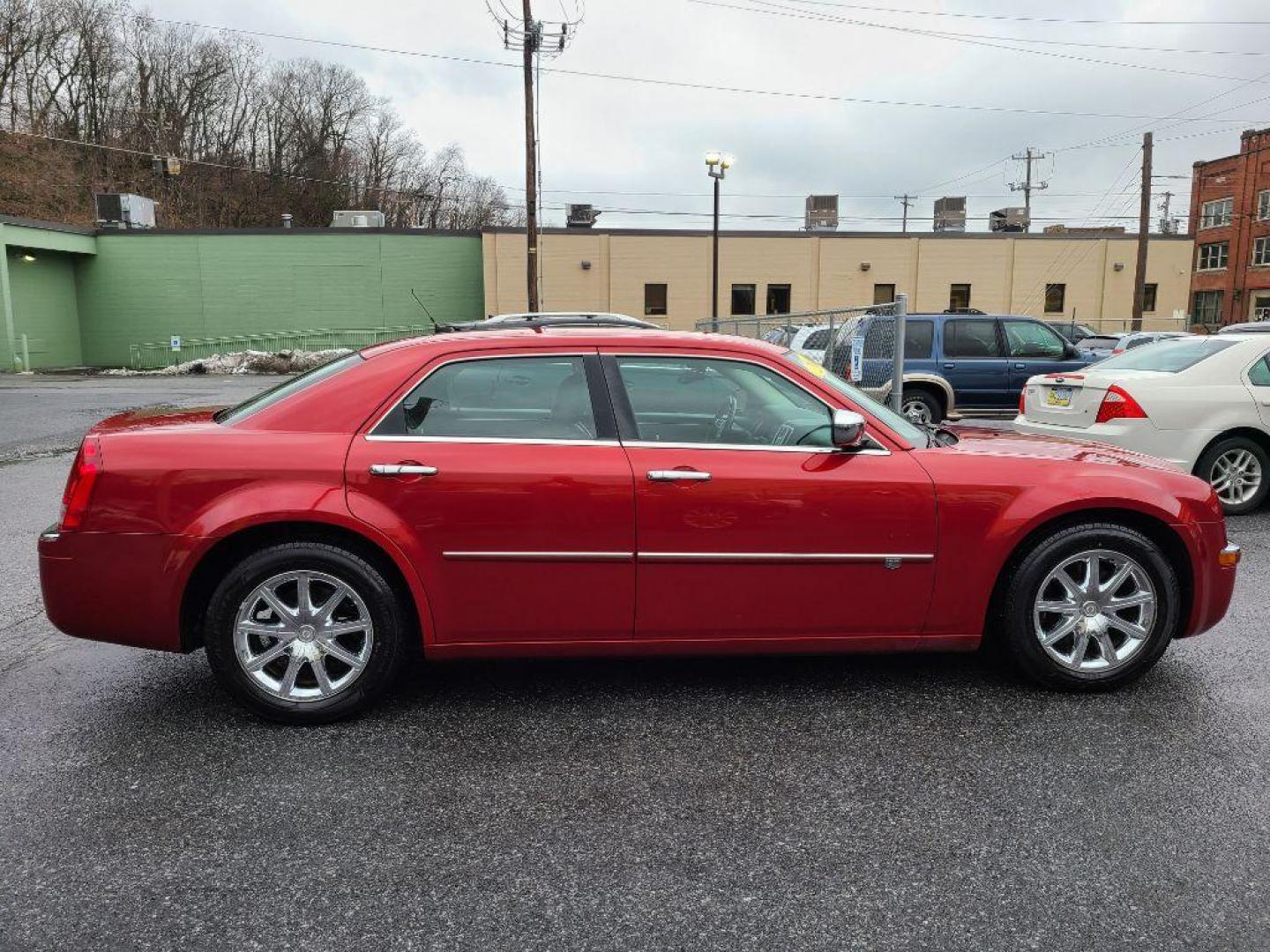 2008 RED CHRYSLER 300C (2C3KA63H38H) with an 5.7L engine, Automatic transmission, located at 117 North Cameron Street, Harrisburg, PA, 17101, (717) 963-8962, 40.266762, -76.875259 - WE FINANCE!!! Good Credit/ Bad Credit/ No Credit - ALL Trade-Ins Welcomed!!! ***Guaranteed Credit Approval*** APPLY ONLINE or CALL us TODAY ;) Internet Prices and Marketplace Prices are SPECIAL discounted ***CASH DEALS*** Retail Prices are higher. Please call us to discuss your cash and finan - Photo#5