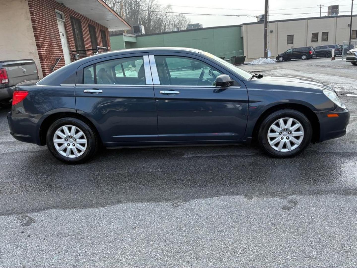 2008 BLUE CHRYSLER SEBRING LX (1C3LC46R58N) with an 2.7L engine, Automatic transmission, located at 117 North Cameron Street, Harrisburg, PA, 17101, (717) 963-8962, 40.266762, -76.875259 - WE FINANCE!!! Good Credit/ Challenged Credit/ No Credit - ALL Trade-Ins Welcomed!!! APPLY ONLINE or CALL us TODAY ;) Please call us to discuss your cash and/or financing options. - Photo#5