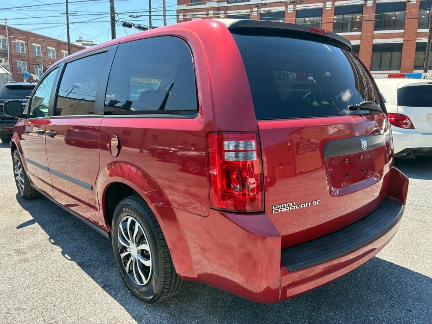 2008 RED DODGE GRAND CARAVAN SE (1D8HN44HX8B) with an 3.3L engine, Automatic transmission, located at 117 North Cameron Street, Harrisburg, PA, 17101, (717) 963-8962, 40.266762, -76.875259 - WE FINANCE!!! MOST vehicles are available for financing. Good Credit/ Challenged Credit/ No Credit - ALL Trade-Ins Welcomed!!! APPLY ONLINE or CALL us TODAY Please call us to discuss your cash and/or financing options. Thanks for checking our inventory! We're here to help.- Photo#3