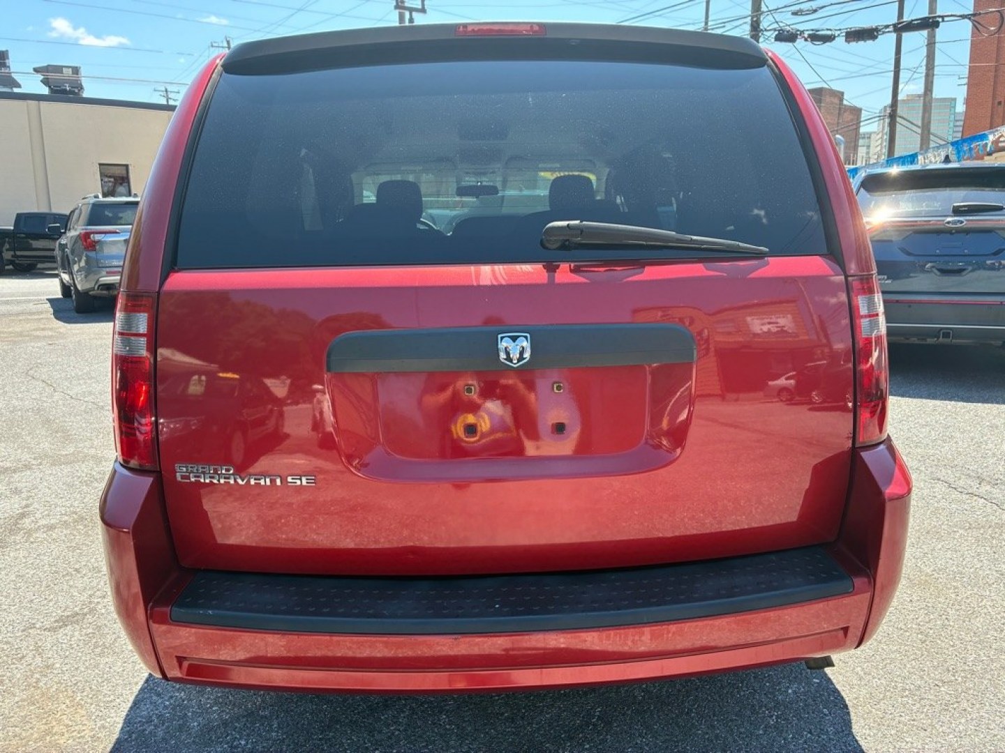 2008 RED DODGE GRAND CARAVAN SE (1D8HN44HX8B) with an 3.3L engine, Automatic transmission, located at 117 North Cameron Street, Harrisburg, PA, 17101, (717) 963-8962, 40.266762, -76.875259 - WE FINANCE!!! MOST vehicles are available for financing. Good Credit/ Challenged Credit/ No Credit - ALL Trade-Ins Welcomed!!! APPLY ONLINE or CALL us TODAY Please call us to discuss your cash and/or financing options. Thanks for checking our inventory! We're here to help.- Photo#4