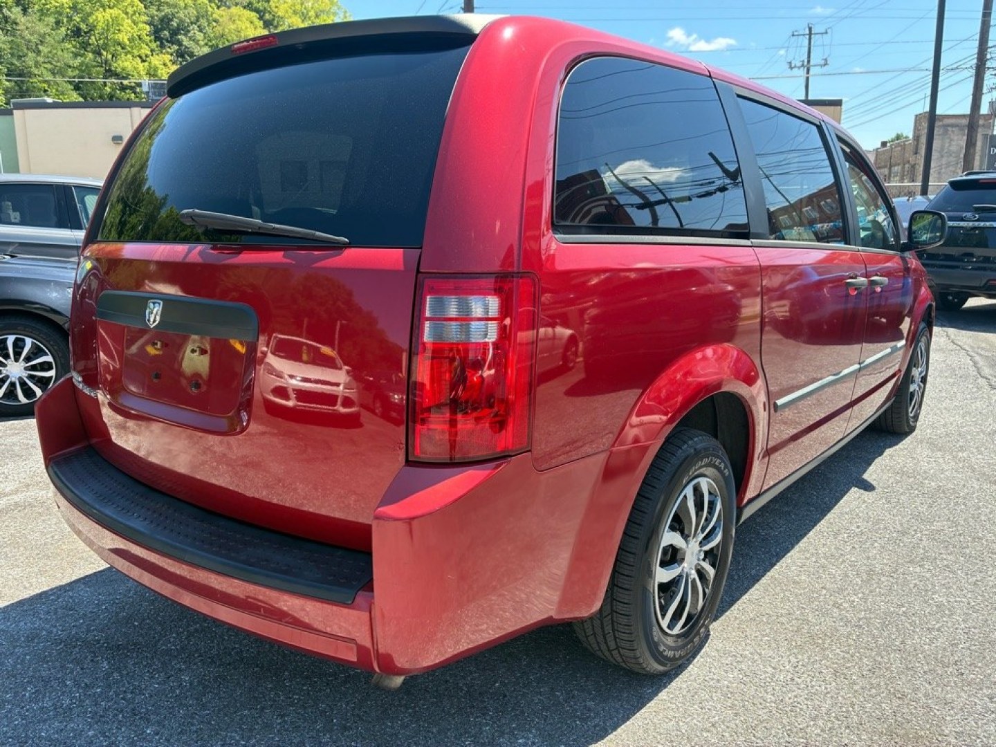 2008 RED DODGE GRAND CARAVAN SE (1D8HN44HX8B) with an 3.3L engine, Automatic transmission, located at 117 North Cameron Street, Harrisburg, PA, 17101, (717) 963-8962, 40.266762, -76.875259 - WE FINANCE!!! MOST vehicles are available for financing. Good Credit/ Challenged Credit/ No Credit - ALL Trade-Ins Welcomed!!! APPLY ONLINE or CALL us TODAY Please call us to discuss your cash and/or financing options. Thanks for checking our inventory! We're here to help.- Photo#5
