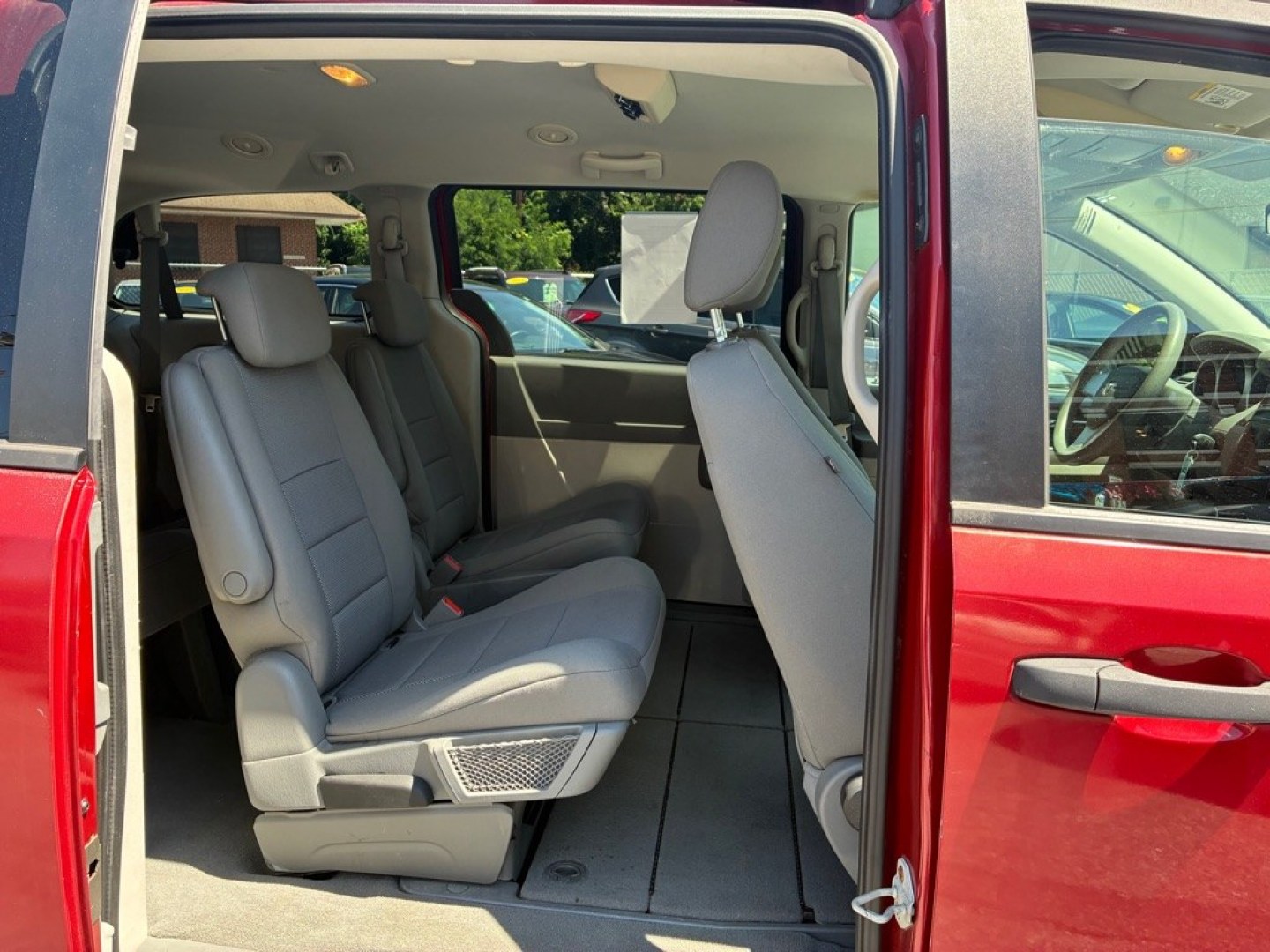 2008 RED DODGE GRAND CARAVAN SE (1D8HN44HX8B) with an 3.3L engine, Automatic transmission, located at 117 North Cameron Street, Harrisburg, PA, 17101, (717) 963-8962, 40.266762, -76.875259 - WE FINANCE!!! MOST vehicles are available for financing. Good Credit/ Challenged Credit/ No Credit - ALL Trade-Ins Welcomed!!! APPLY ONLINE or CALL us TODAY Please call us to discuss your cash and/or financing options. Thanks for checking our inventory! We're here to help.- Photo#10