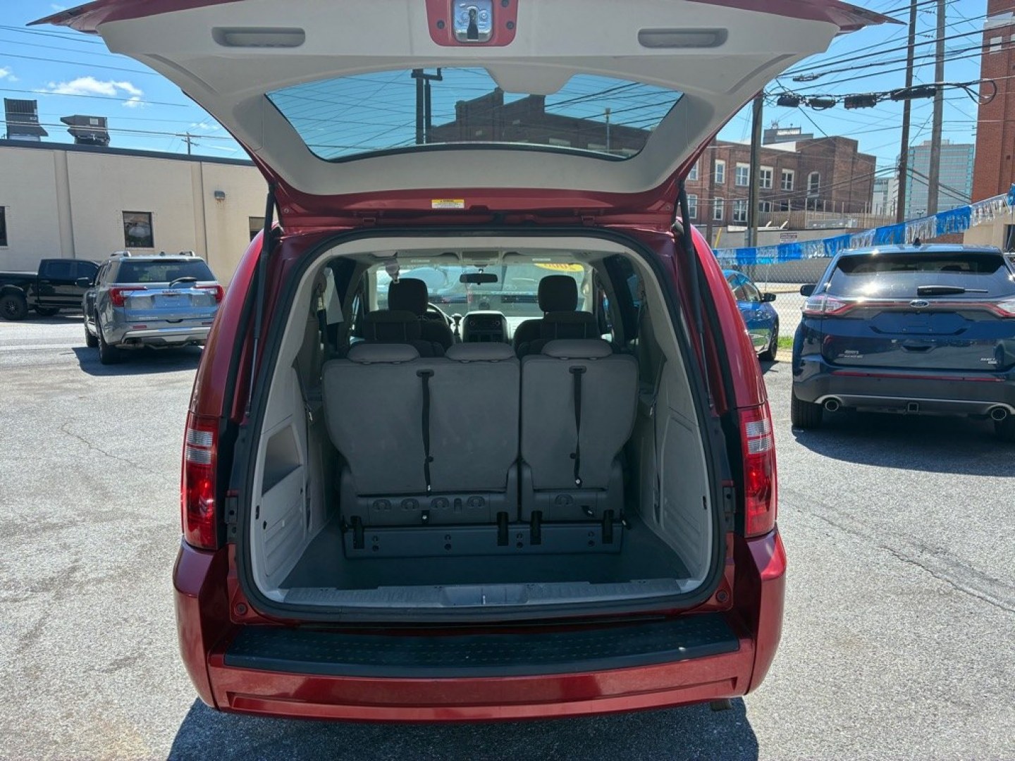 2008 RED DODGE GRAND CARAVAN SE (1D8HN44HX8B) with an 3.3L engine, Automatic transmission, located at 117 North Cameron Street, Harrisburg, PA, 17101, (717) 963-8962, 40.266762, -76.875259 - WE FINANCE!!! MOST vehicles are available for financing. Good Credit/ Challenged Credit/ No Credit - ALL Trade-Ins Welcomed!!! APPLY ONLINE or CALL us TODAY Please call us to discuss your cash and/or financing options. Thanks for checking our inventory! We're here to help.- Photo#12