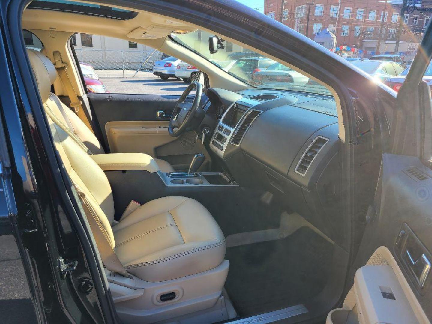 2008 BLACK FORD EDGE LIMITED (2FMDK49C58B) with an 3.5L engine, Automatic transmission, located at 117 North Cameron Street, Harrisburg, PA, 17101, (717) 963-8962, 40.266762, -76.875259 - WE FINANCE!!! Good Credit/ Bad Credit/ No Credit - ALL Trade-Ins Welcomed!!! ***Guaranteed Credit Approval*** APPLY ONLINE or CALL us TODAY ;) Internet Prices and Marketplace Prices are SPECIAL discounted ***CASH DEALS*** Retail Prices are higher. Please call us to discuss your cash and finan - Photo#9