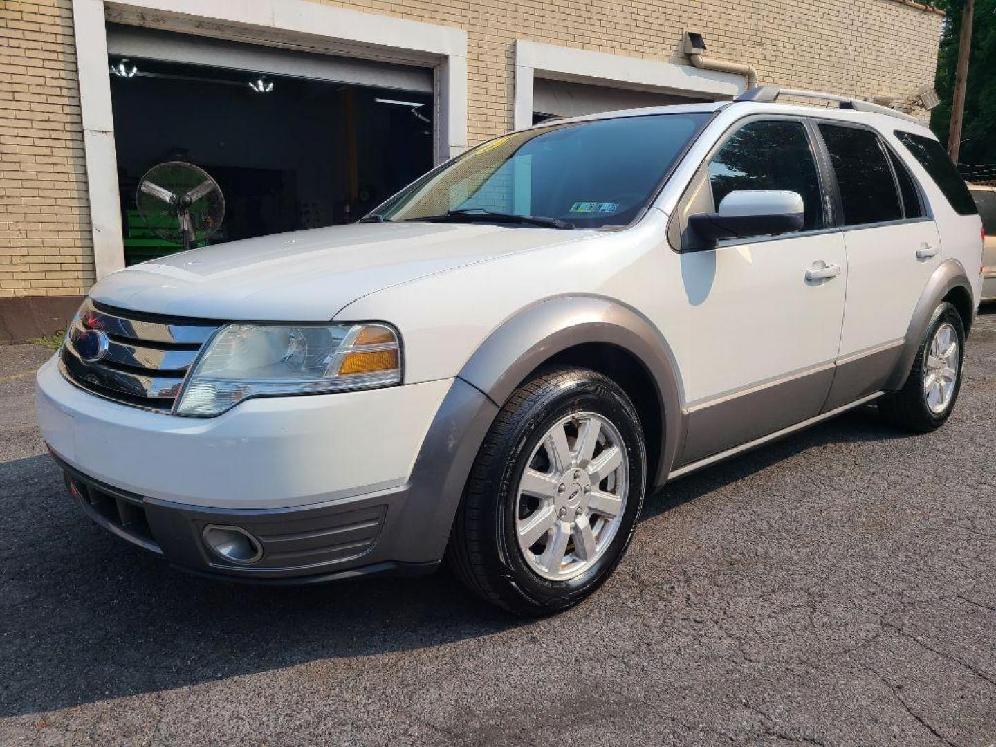 2008 WHITE FORD TAURUS X SEL (1FMDK05W08G) with an 3.5L engine, Automatic transmission, located at 117 North Cameron Street, Harrisburg, PA, 17101, (717) 963-8962, 40.266762, -76.875259 - WE FINANCE!!! Good Credit/ Bad Credit/ No Credit - ALL Trade-Ins Welcomed!!! ***Guaranteed Credit Approval*** APPLY ONLINE or CALL us TODAY ;) Internet Prices and Marketplace Prices are SPECIAL discounted ***CASH DEALS*** Retail Prices are higher. Please call us to discuss your cash and finan - Photo#0