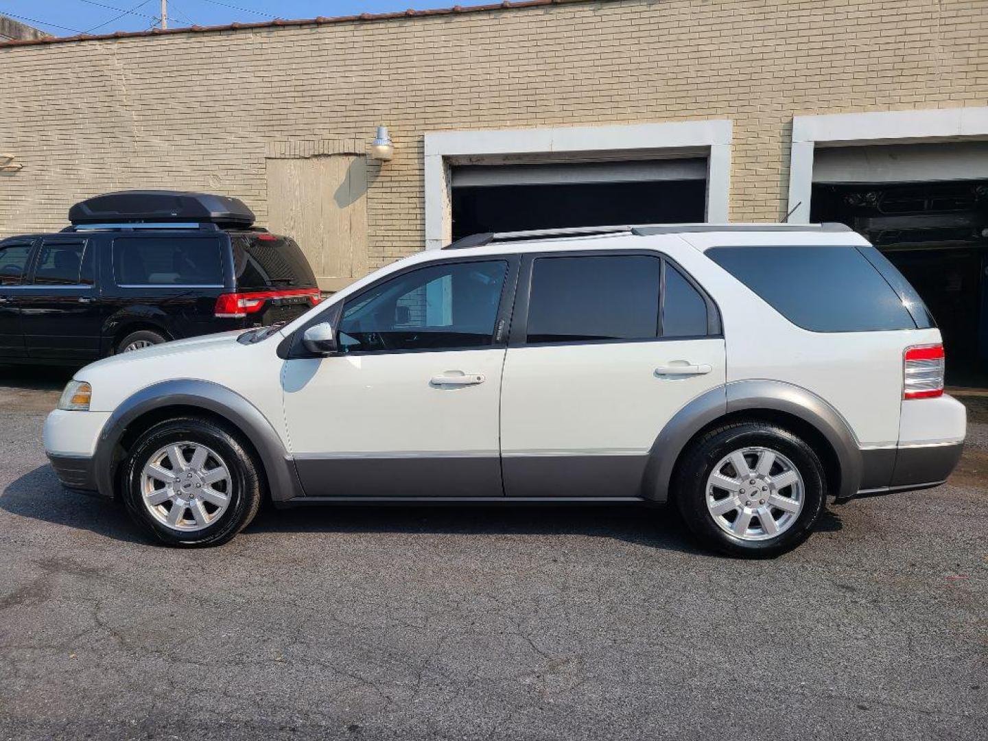2008 WHITE FORD TAURUS X SEL (1FMDK05W08G) with an 3.5L engine, Automatic transmission, located at 117 North Cameron Street, Harrisburg, PA, 17101, (717) 963-8962, 40.266762, -76.875259 - WE FINANCE!!! Good Credit/ Bad Credit/ No Credit - ALL Trade-Ins Welcomed!!! ***Guaranteed Credit Approval*** APPLY ONLINE or CALL us TODAY ;) Internet Prices and Marketplace Prices are SPECIAL discounted ***CASH DEALS*** Retail Prices are higher. Please call us to discuss your cash and finan - Photo#1