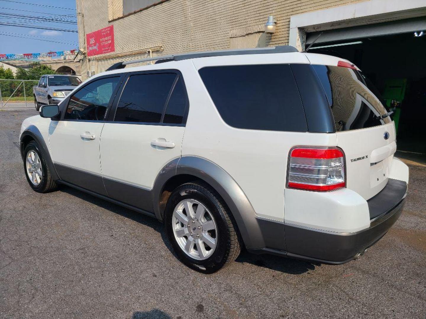 2008 WHITE FORD TAURUS X SEL (1FMDK05W08G) with an 3.5L engine, Automatic transmission, located at 117 North Cameron Street, Harrisburg, PA, 17101, (717) 963-8962, 40.266762, -76.875259 - WE FINANCE!!! Good Credit/ Bad Credit/ No Credit - ALL Trade-Ins Welcomed!!! ***Guaranteed Credit Approval*** APPLY ONLINE or CALL us TODAY ;) Internet Prices and Marketplace Prices are SPECIAL discounted ***CASH DEALS*** Retail Prices are higher. Please call us to discuss your cash and finan - Photo#3