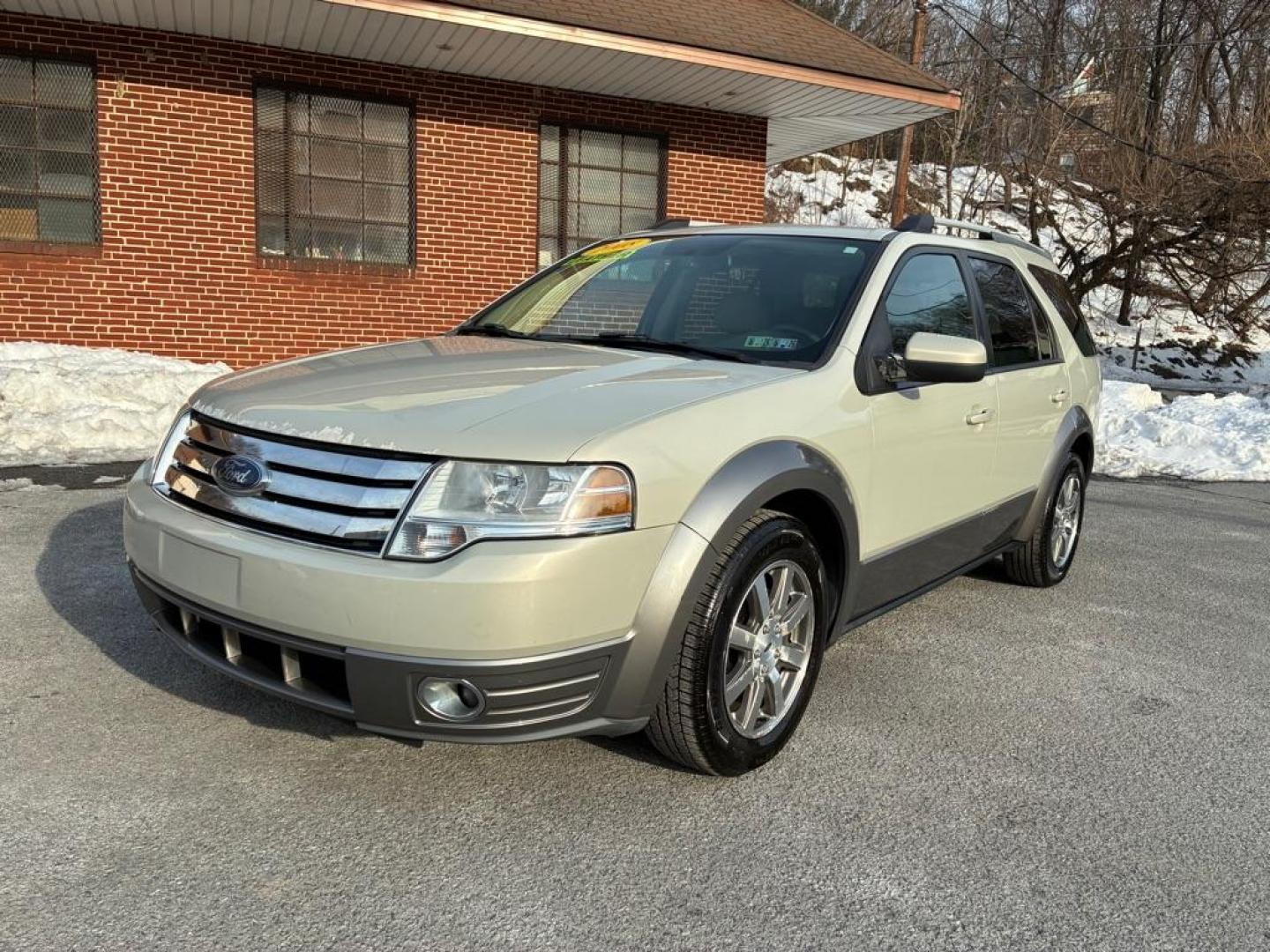 2008 GRAY FORD TAURUS X SEL (1FMDK05W38G) with an 3.5L engine, Automatic transmission, located at 117 North Cameron Street, Harrisburg, PA, 17101, (717) 963-8962, 40.266762, -76.875259 - WE FINANCE!!! Good Credit/ Challenged Credit/ No Credit - ALL Trade-Ins Welcomed!!! APPLY ONLINE or CALL us TODAY ;) Please call us to discuss your cash and/or financing options. - Photo#0