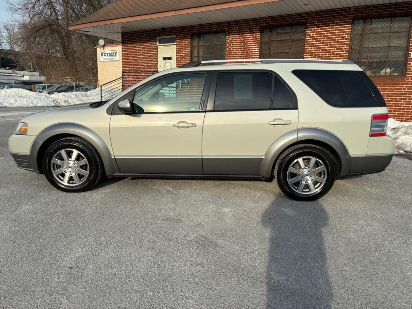 2008 GRAY FORD TAURUS X SEL (1FMDK05W38G) with an 3.5L engine, Automatic transmission, located at 117 North Cameron Street, Harrisburg, PA, 17101, (717) 963-8962, 40.266762, -76.875259 - WE FINANCE!!! Good Credit/ Challenged Credit/ No Credit - ALL Trade-Ins Welcomed!!! APPLY ONLINE or CALL us TODAY ;) Please call us to discuss your cash and/or financing options. - Photo#1