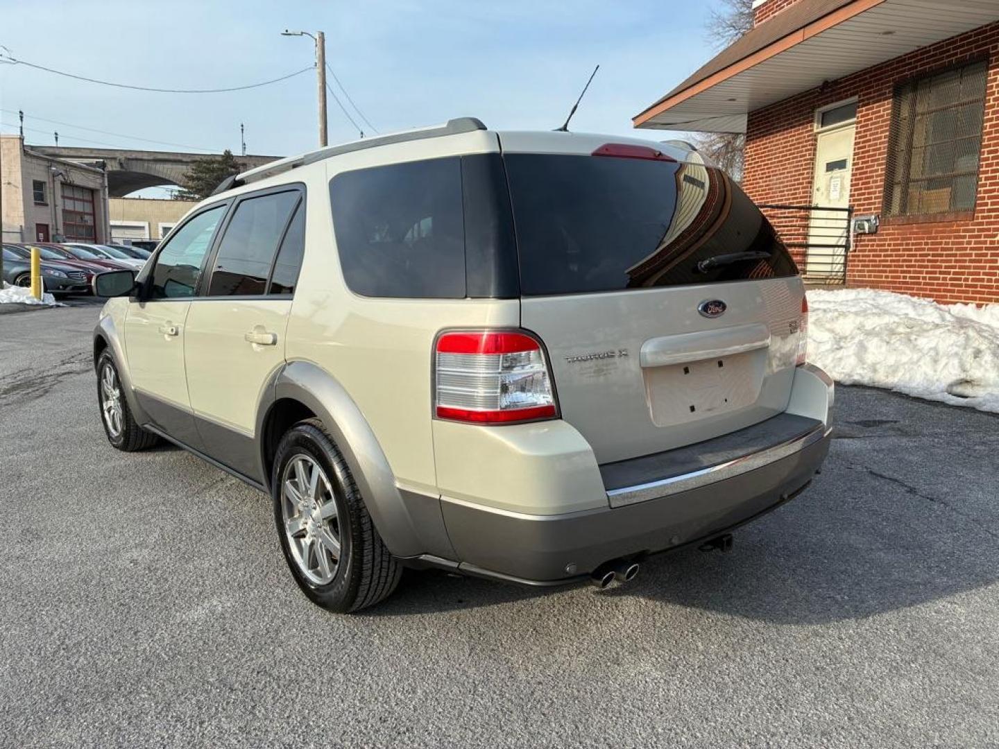2008 GRAY FORD TAURUS X SEL (1FMDK05W38G) with an 3.5L engine, Automatic transmission, located at 117 North Cameron Street, Harrisburg, PA, 17101, (717) 963-8962, 40.266762, -76.875259 - WE FINANCE!!! Good Credit/ Challenged Credit/ No Credit - ALL Trade-Ins Welcomed!!! APPLY ONLINE or CALL us TODAY ;) Please call us to discuss your cash and/or financing options. - Photo#2
