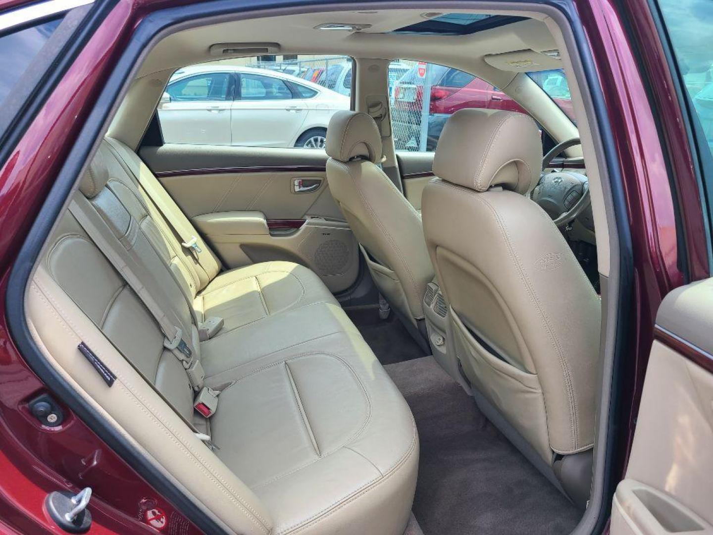 2008 BURG HYUNDAI AZERA SE (KMHFC46FX8A) with an 3.8L engine, Automatic transmission, located at 117 North Cameron Street, Harrisburg, PA, 17101, (717) 963-8962, 40.266762, -76.875259 - WE FINANCE!!! Good Credit/ Bad Credit/ No Credit - ALL Trade-Ins Welcomed!!! ***Guaranteed Credit Approval*** APPLY ONLINE or CALL us TODAY ;) Internet Prices and Marketplace Prices are SPECIAL discounted ***CASH DEALS*** Retail Prices are higher. Please call us to discuss your cash and finan - Photo#11
